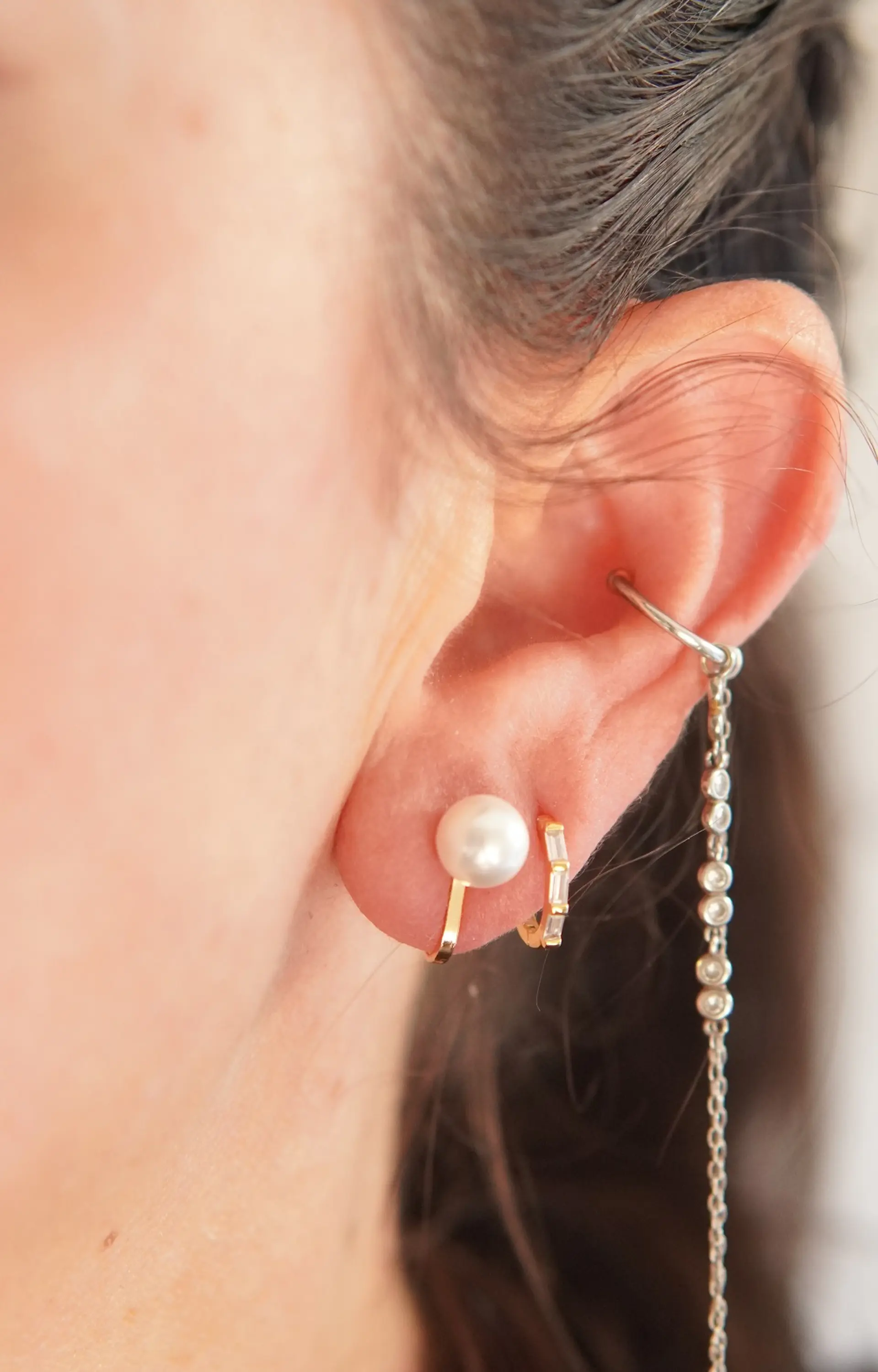 Aros perla 8mm sin perforación bañado en oro 14k 9