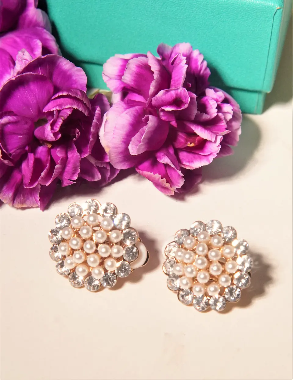Aros perlas y zirconias sin perforacion bañado en oro 14k 8