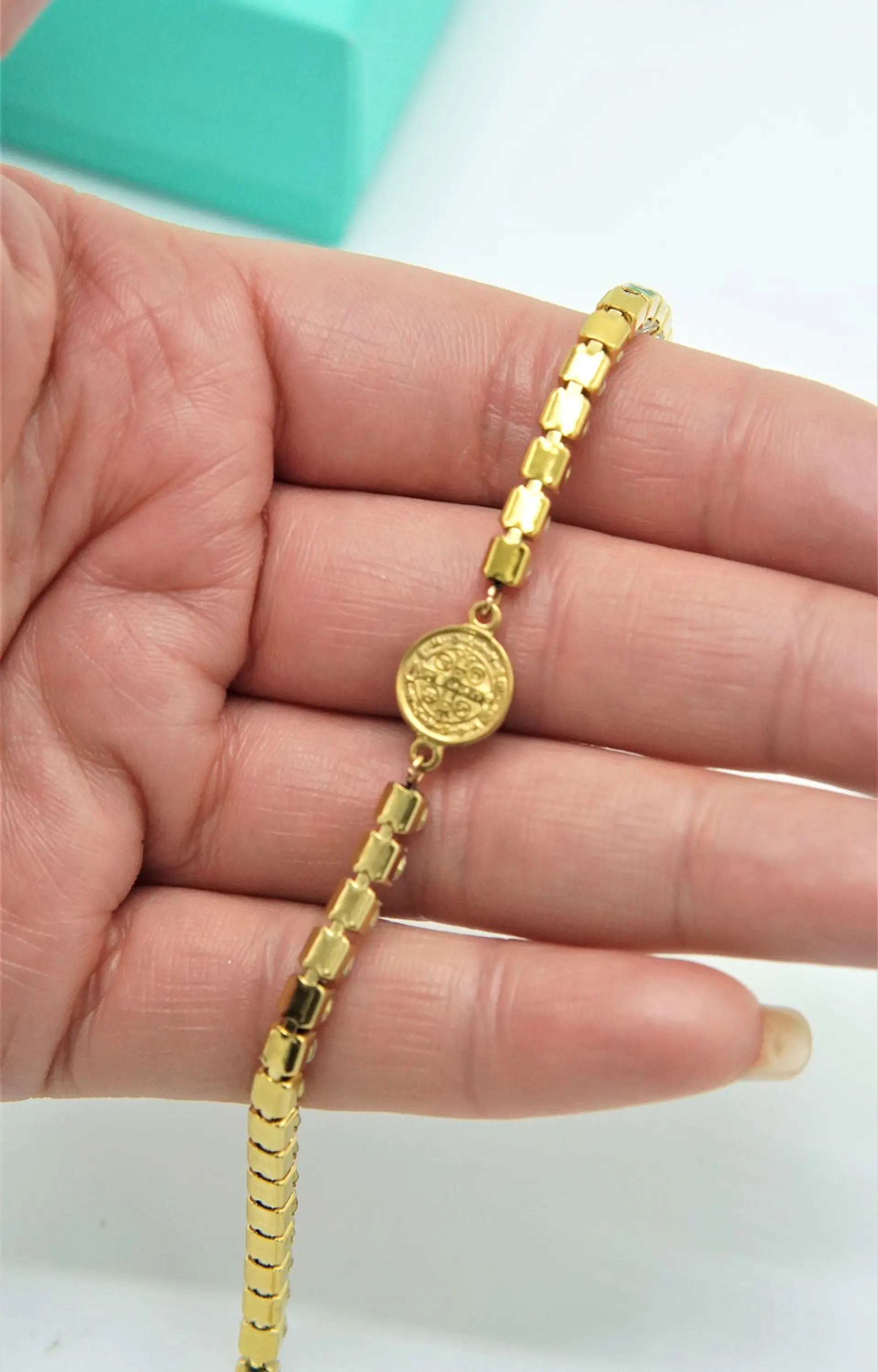 Pulsera San benito ajustable con zirconias chapada en oro 18k 5