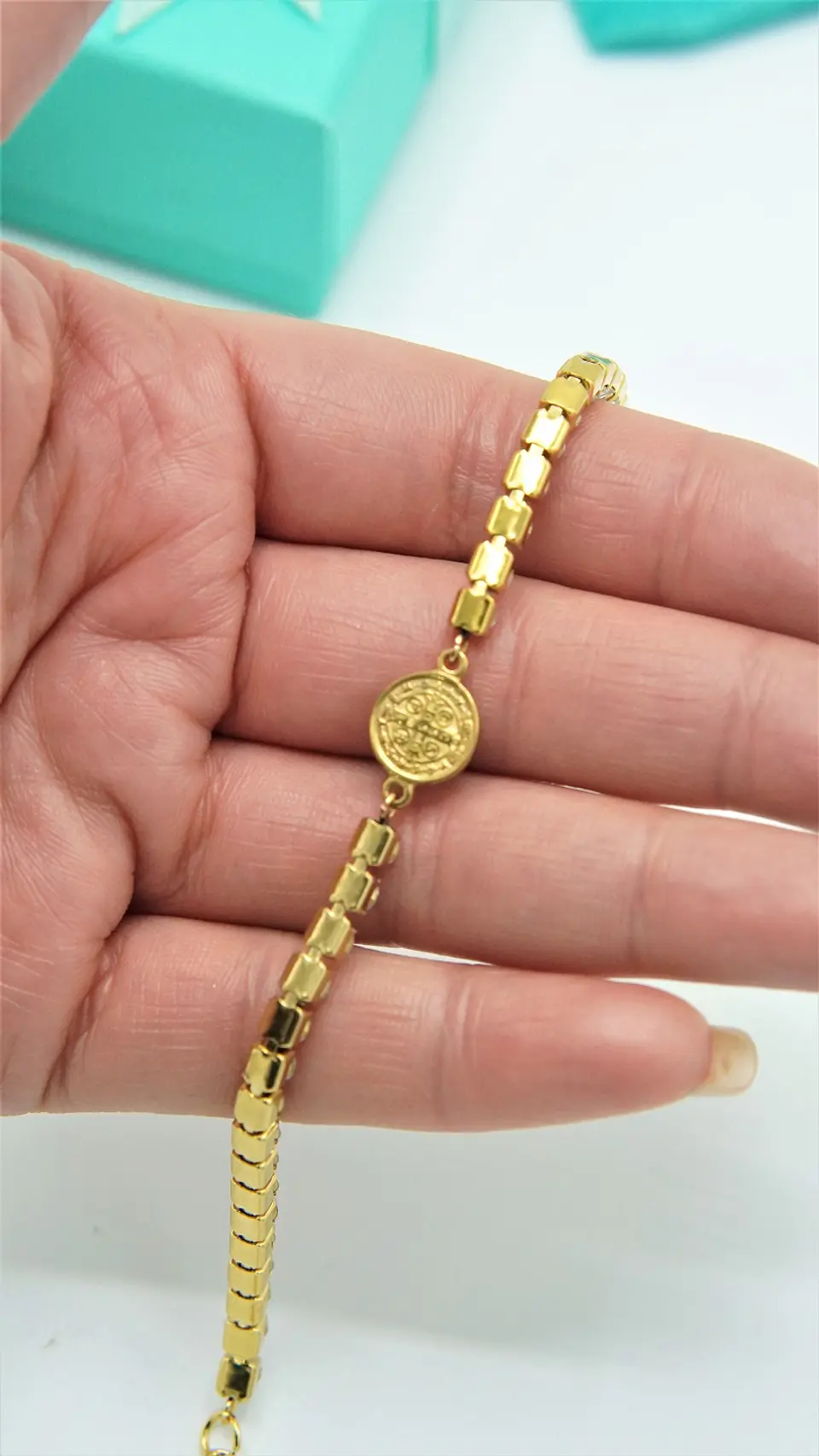 Pulsera San benito ajustable con zirconias chapada en oro 18k 5