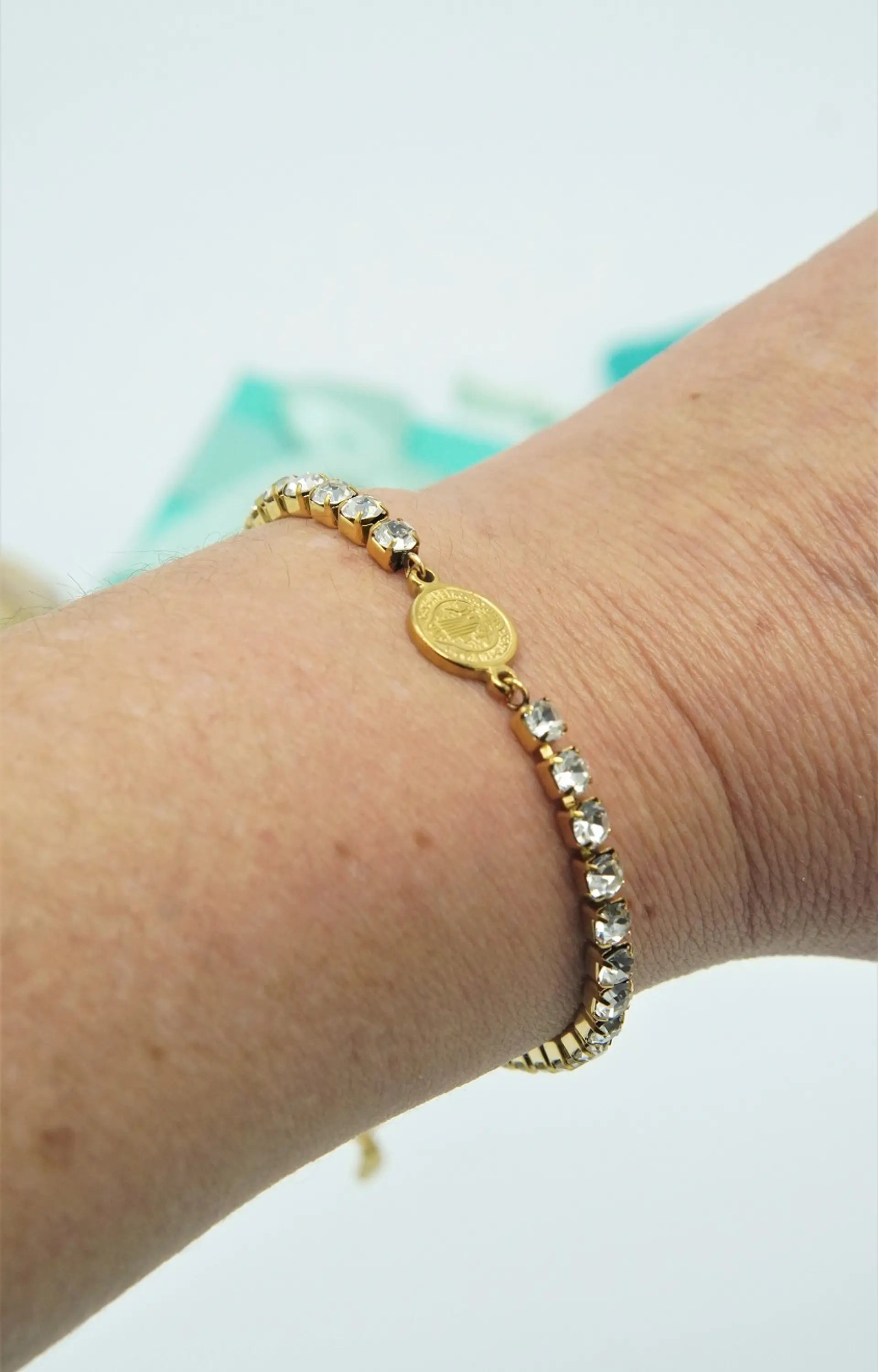 Pulsera San benito ajustable con zirconias chapada en oro 18k 6