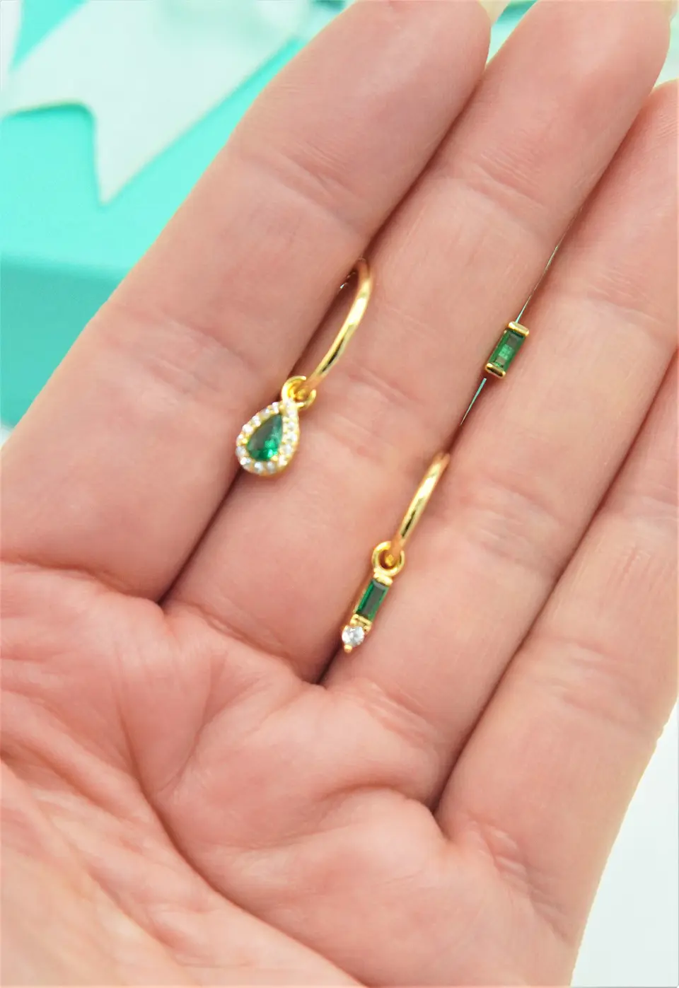 Pack de aros Diana zirconias verdes bañado en oro  3