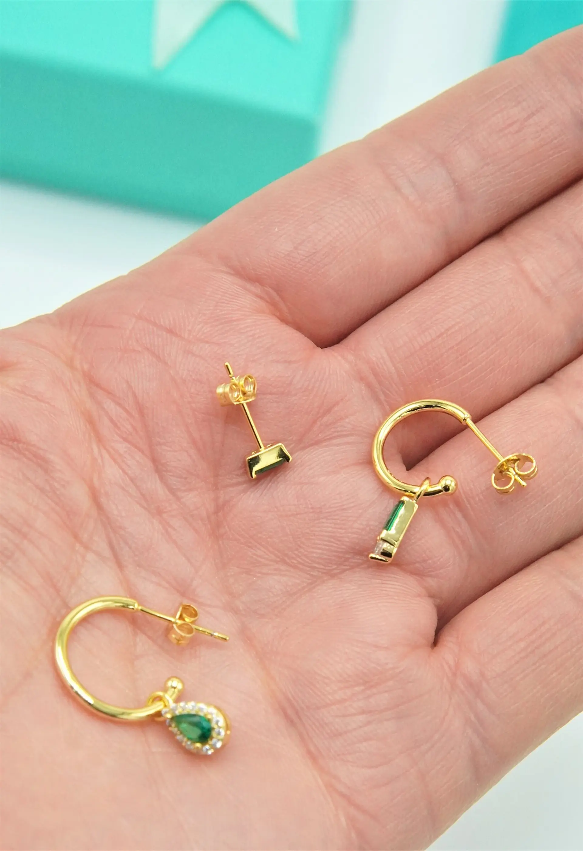 Pack de aros Diana zirconias verdes bañado en oro  10