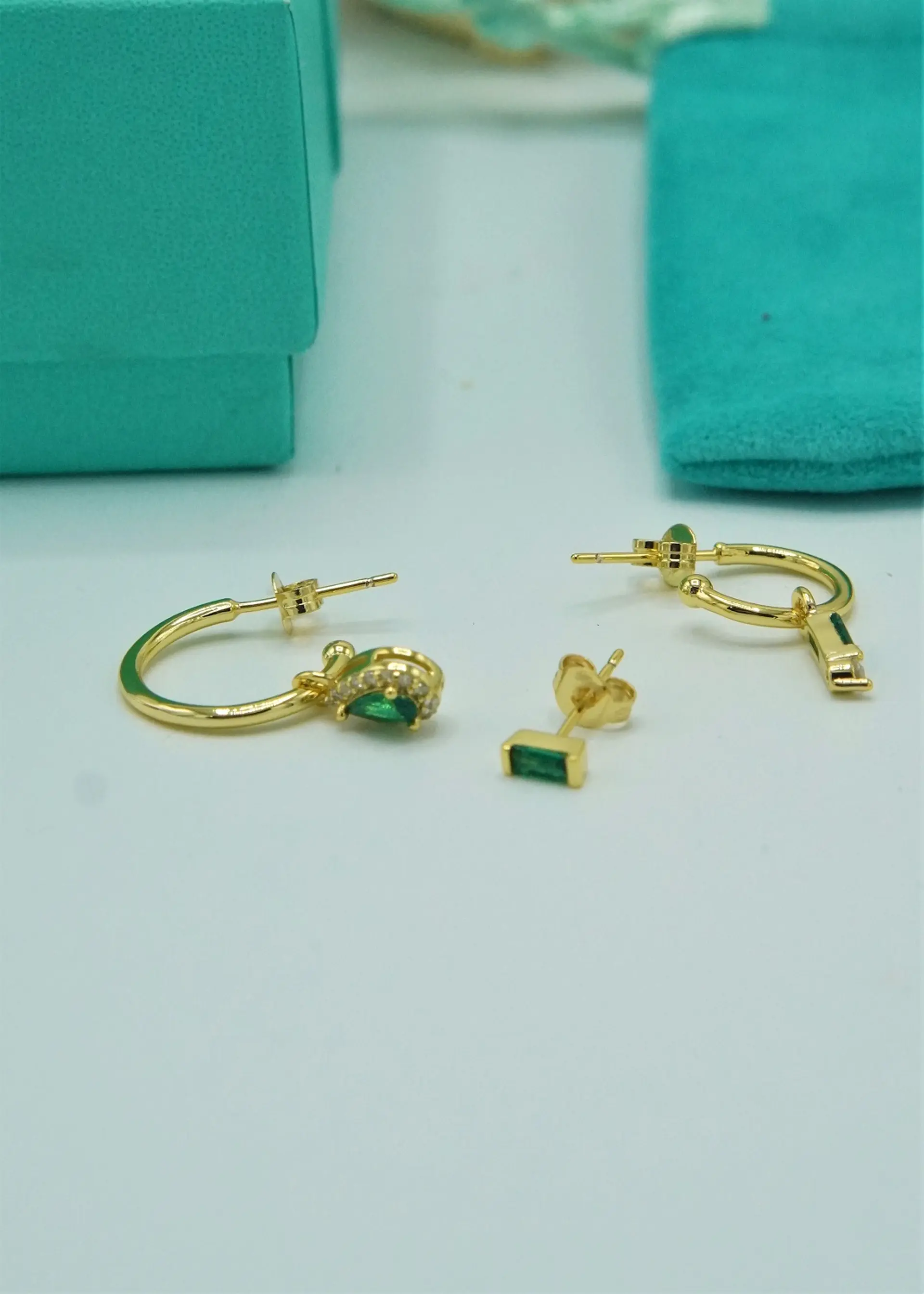 Pack de aros Diana zirconias verdes bañado en oro  11