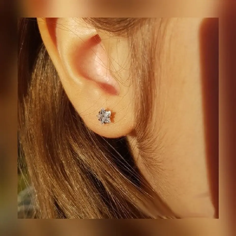Aros puntos de luz Hipoalergénicos Distintas figuras Zirconia Blanco 5mm 17