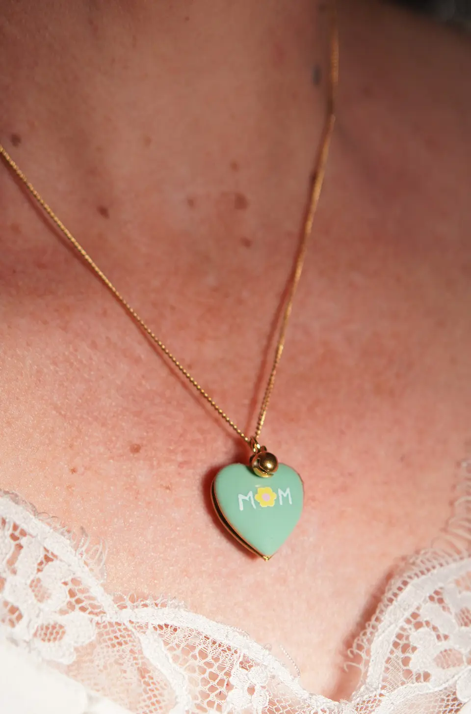 Relicario corazon MAMA turquesa chapado en oro 18k 10