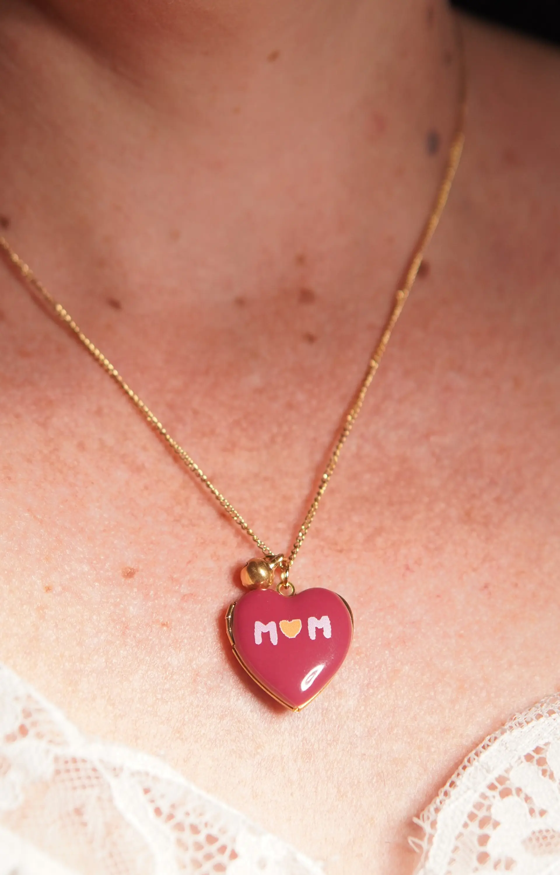 Relicario corazon MAMA burdeos chapado en oro 18k 3