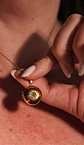 Relicario Alicia cierre magnetico zirconia verde chapado en oro 18k - Miniatura 8