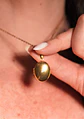 Relicario Dalia magnetico punto de luz chapado en oro 18k - Miniatura 8