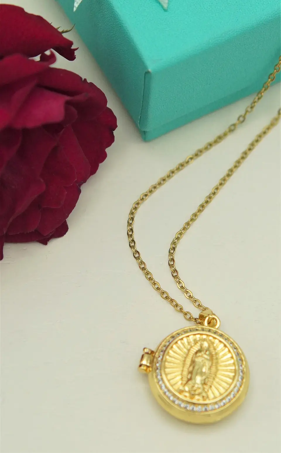 Relicario virgen Maria zirconias chapado en oro 18k 2