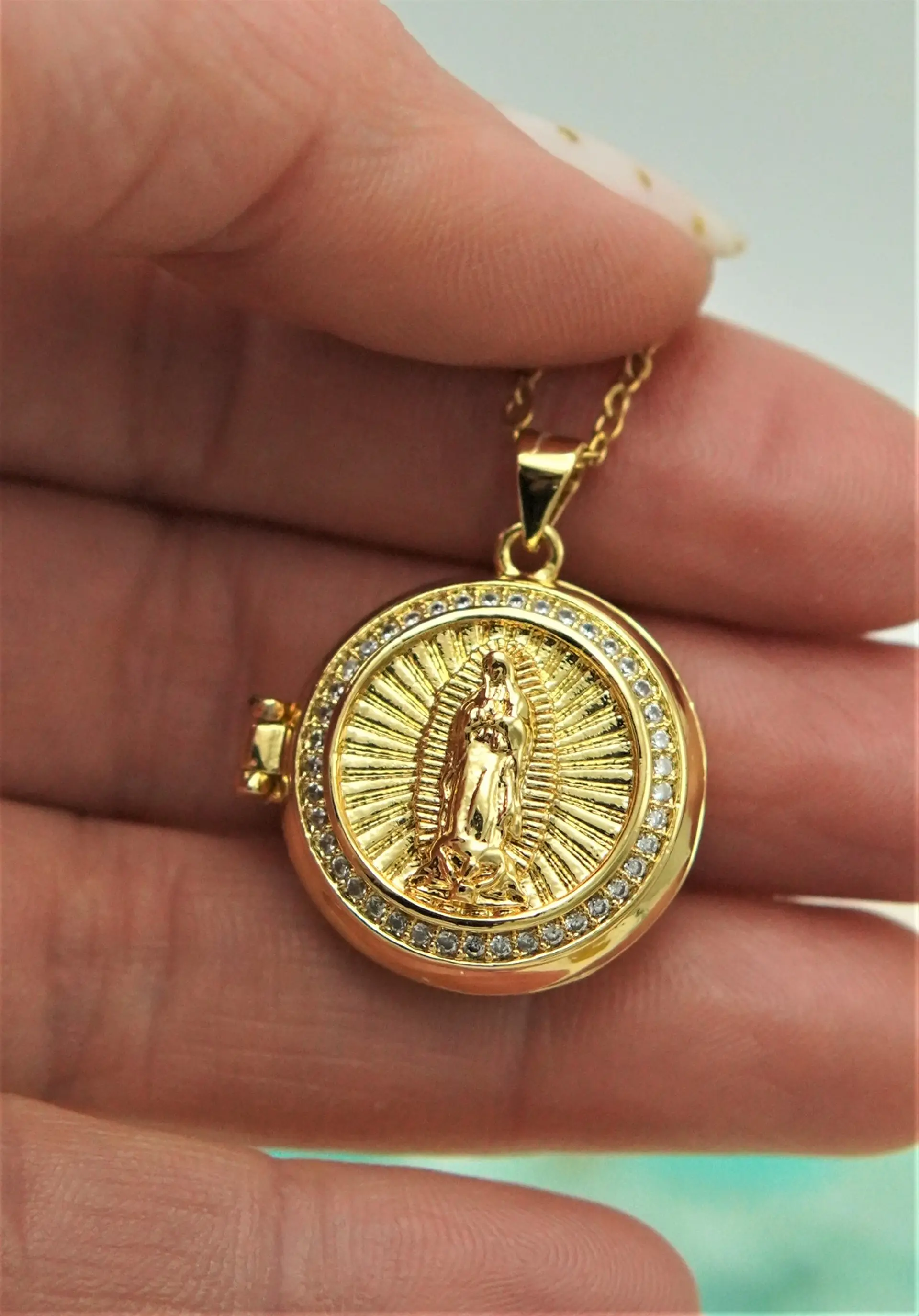 Relicario virgen Maria zirconias chapado en oro 18k 8