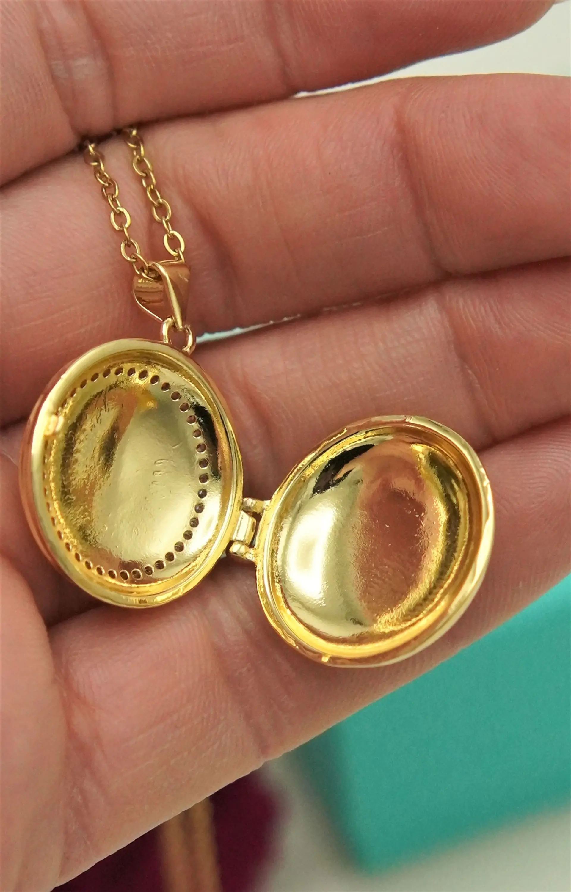 Relicario virgen Maria zirconias chapado en oro 18k 10