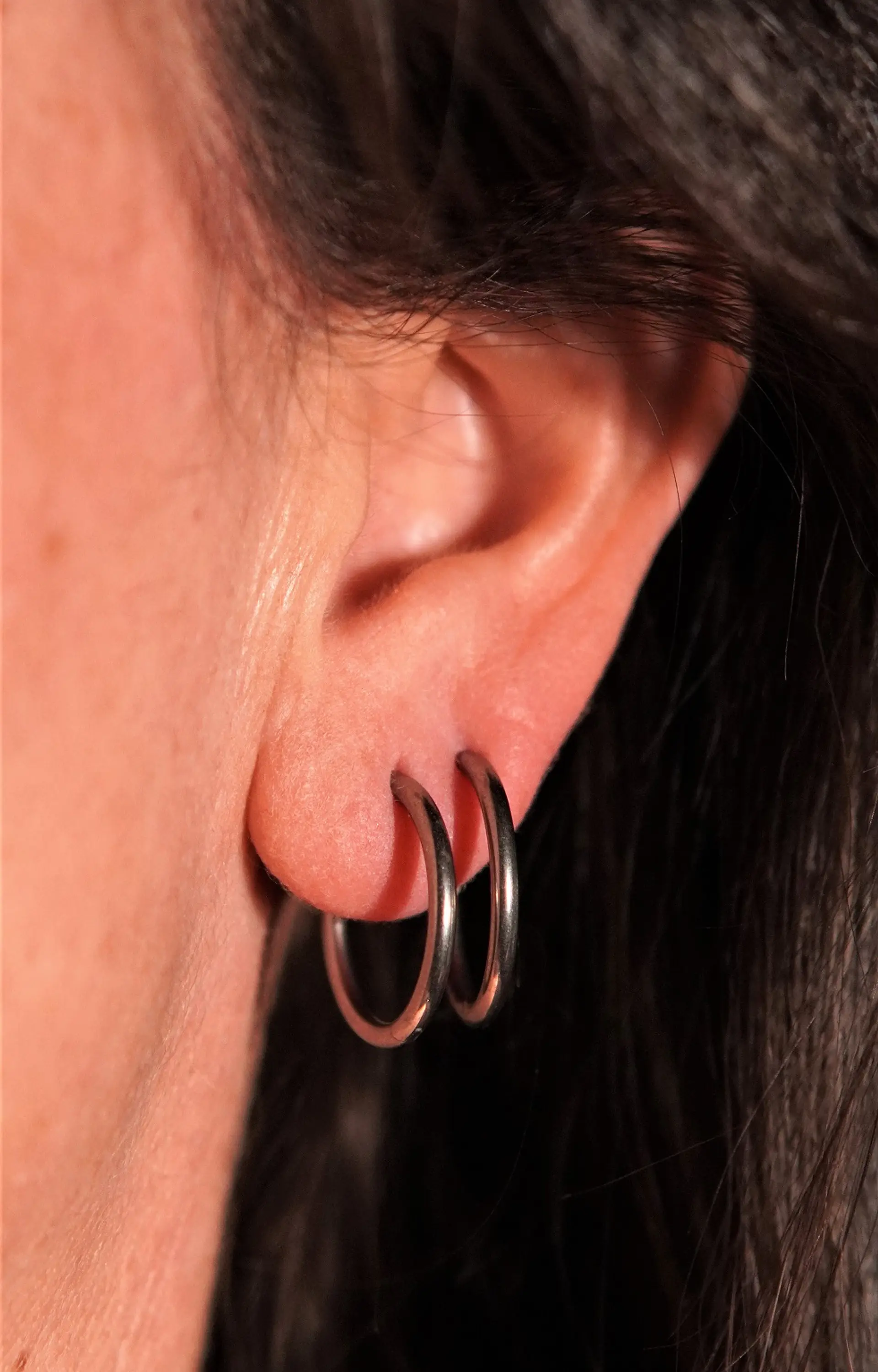 Argollas finas lisas aura 16mm Titanio ASTM F136 5