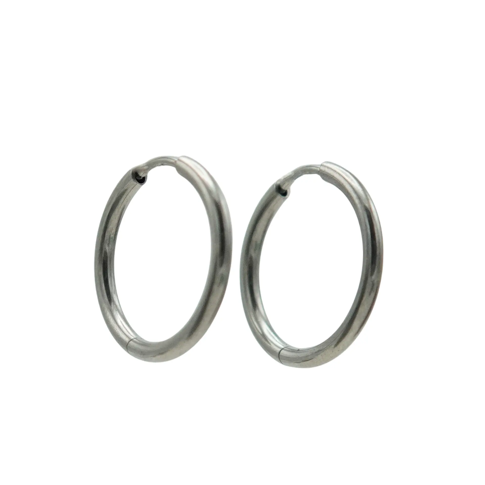 Argollas finas lisas aura 16mm Titanio ASTM F136 11