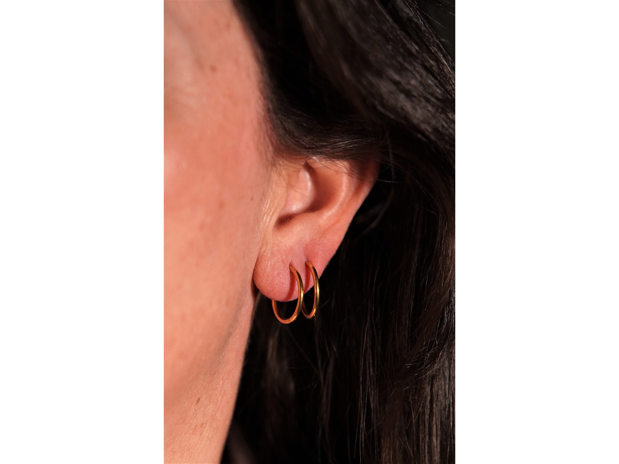 Argollas lisas minimalistas 14mm chapadas en oro 18k titanio ASTM F136 7