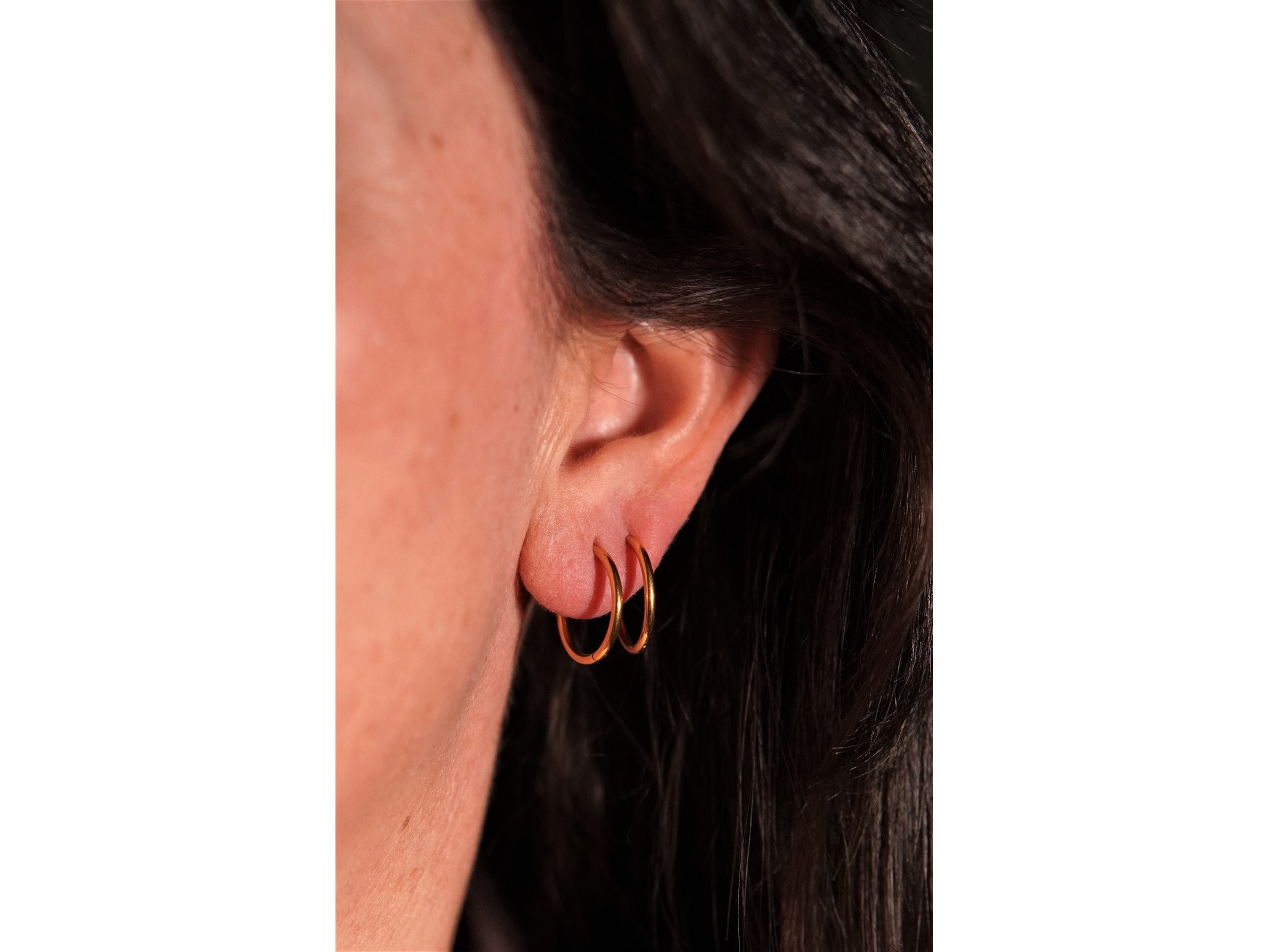 Argollas lisas minimalistas 14mm chapadas en oro 18k titanio ASTM F136 7