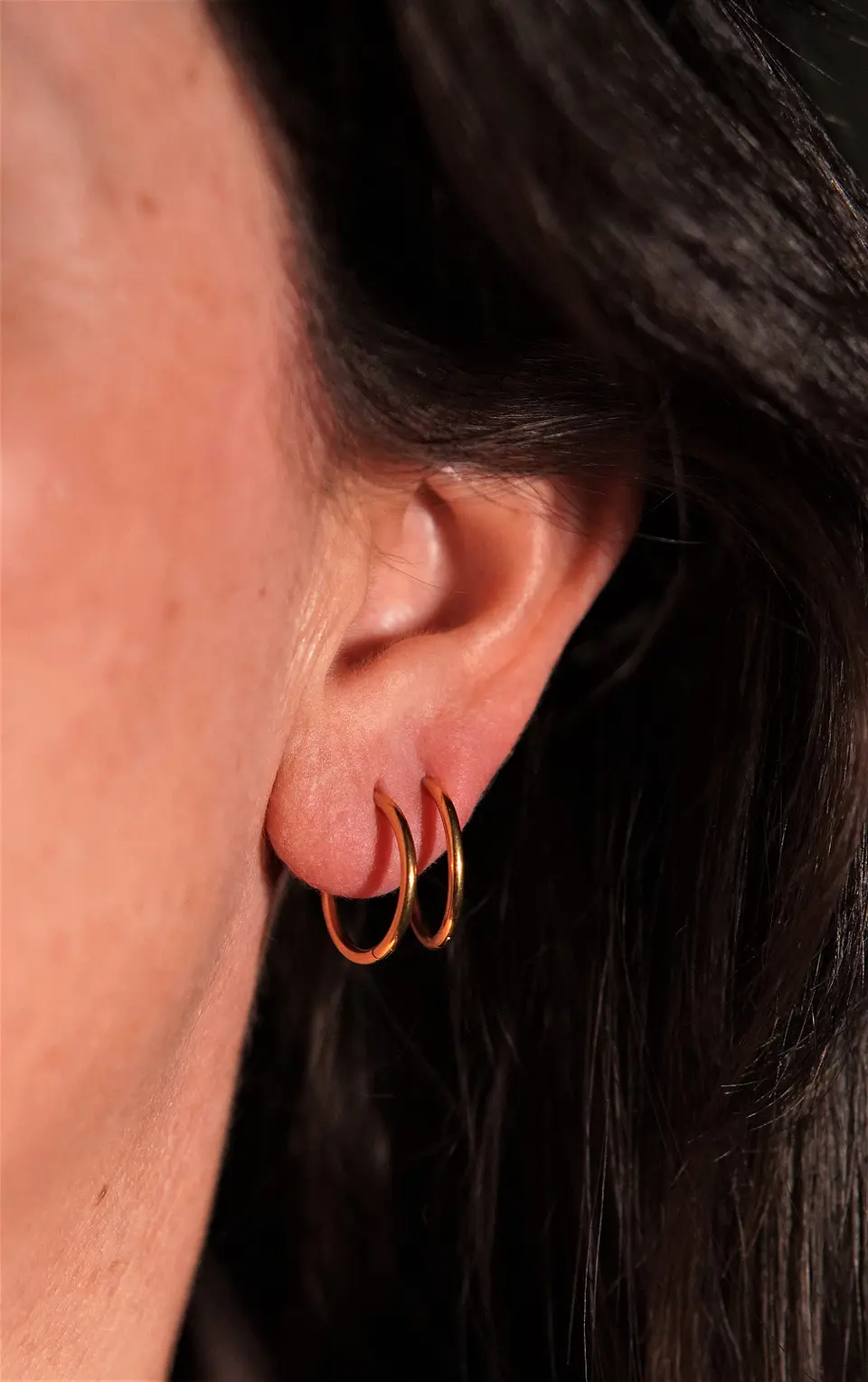 Argollas lisas Aura 14mm chapadas en oro 18k titanio ASTM F136 7