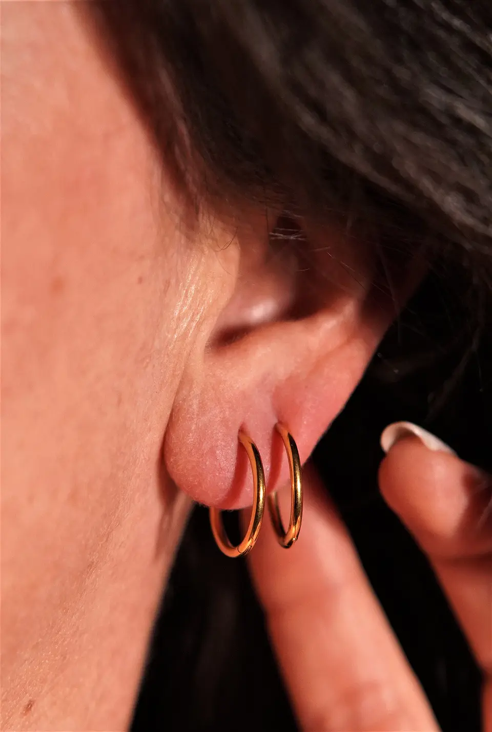 Argollas lisas Aura 14mm chapadas en oro 18k titanio ASTM F136 3