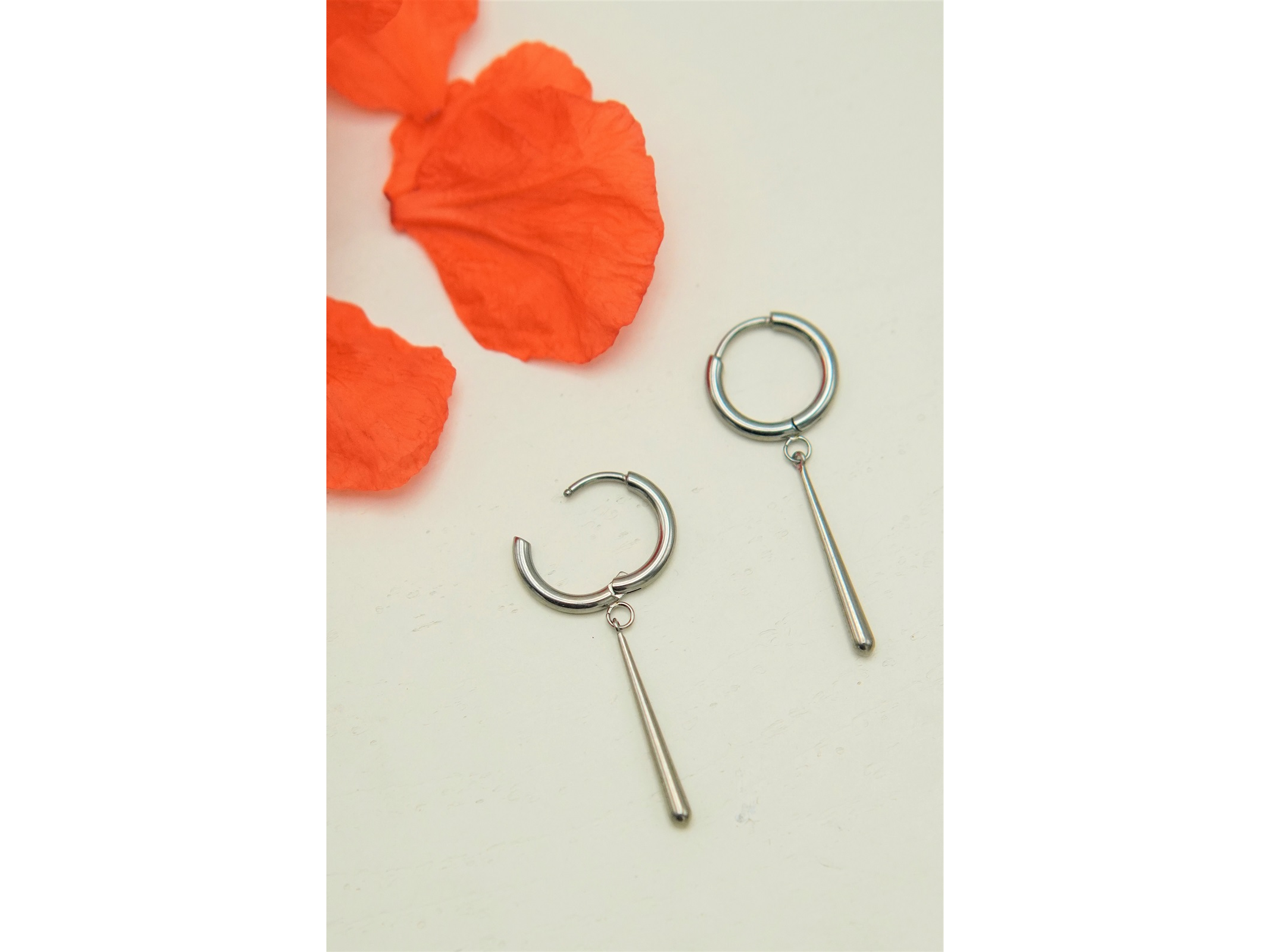 Argollas largas plateadas Zora 10mm  titanio ASTM F136 5