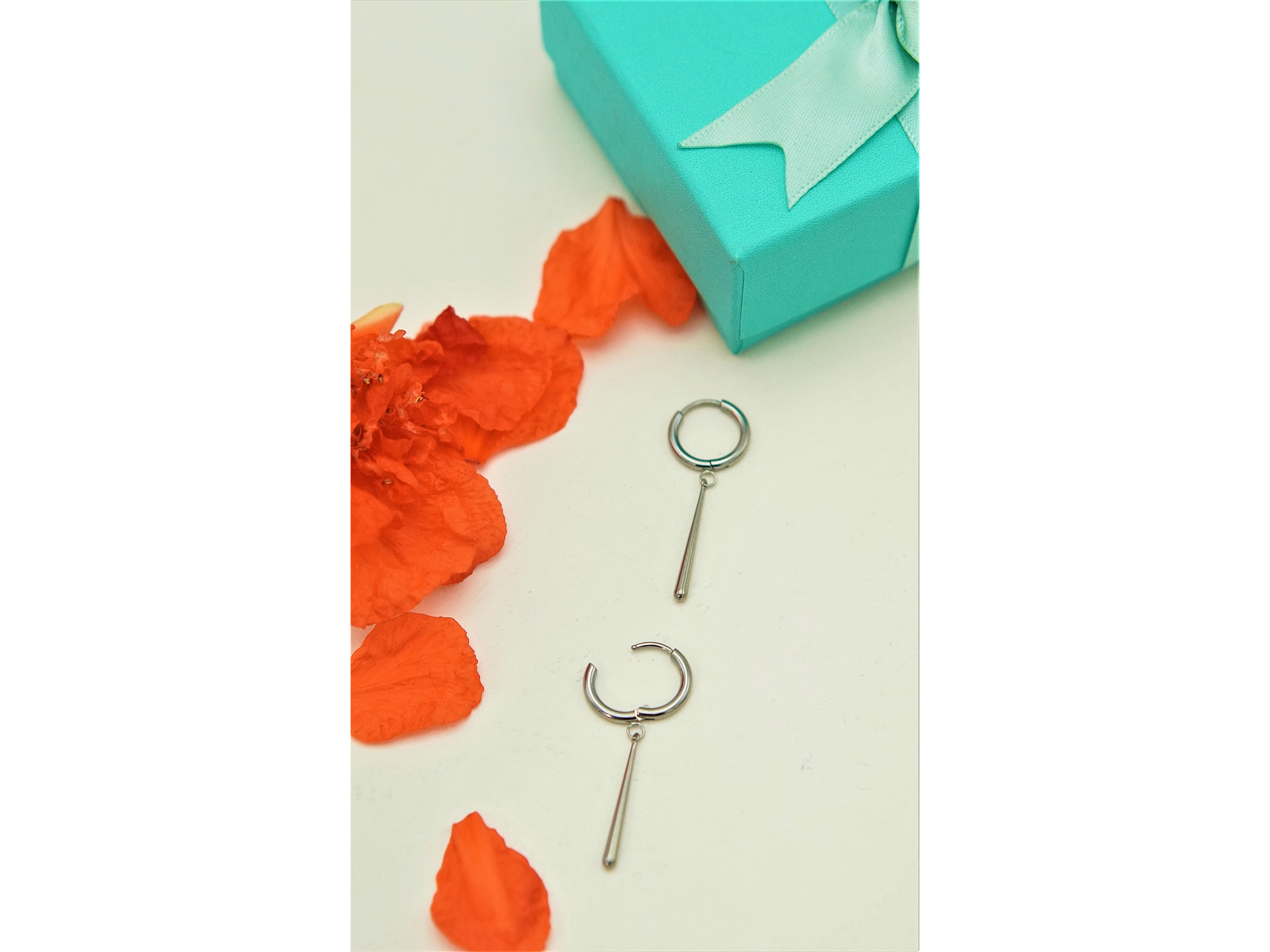 Argollas largas plateadas Zora 10mm  titanio ASTM F136 2