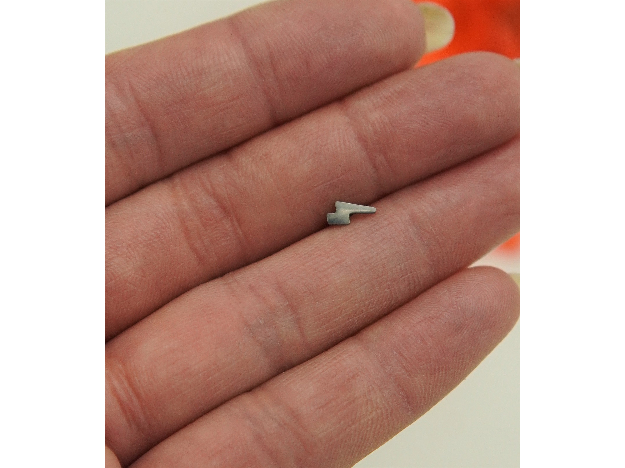 Piercing labret rayo barra 6mm 16G titanio ASTM F136 7