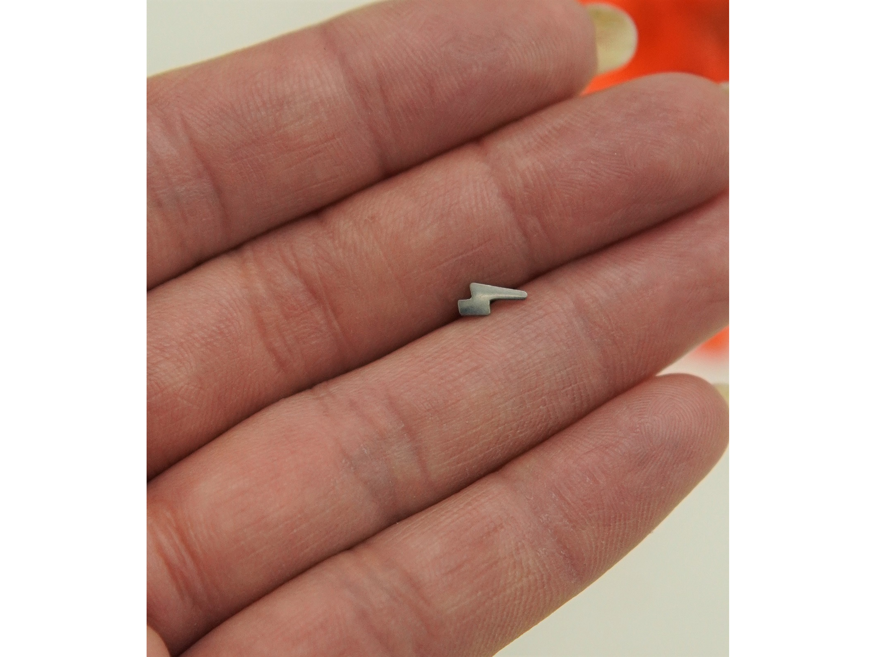 Piercing labret rayo barra 10mm 16G titanio ASTM F136 9