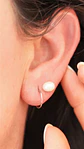 Aros Muriel perlas de rio 7mm titanio ASTM F136 Riviere - Miniatura 4
