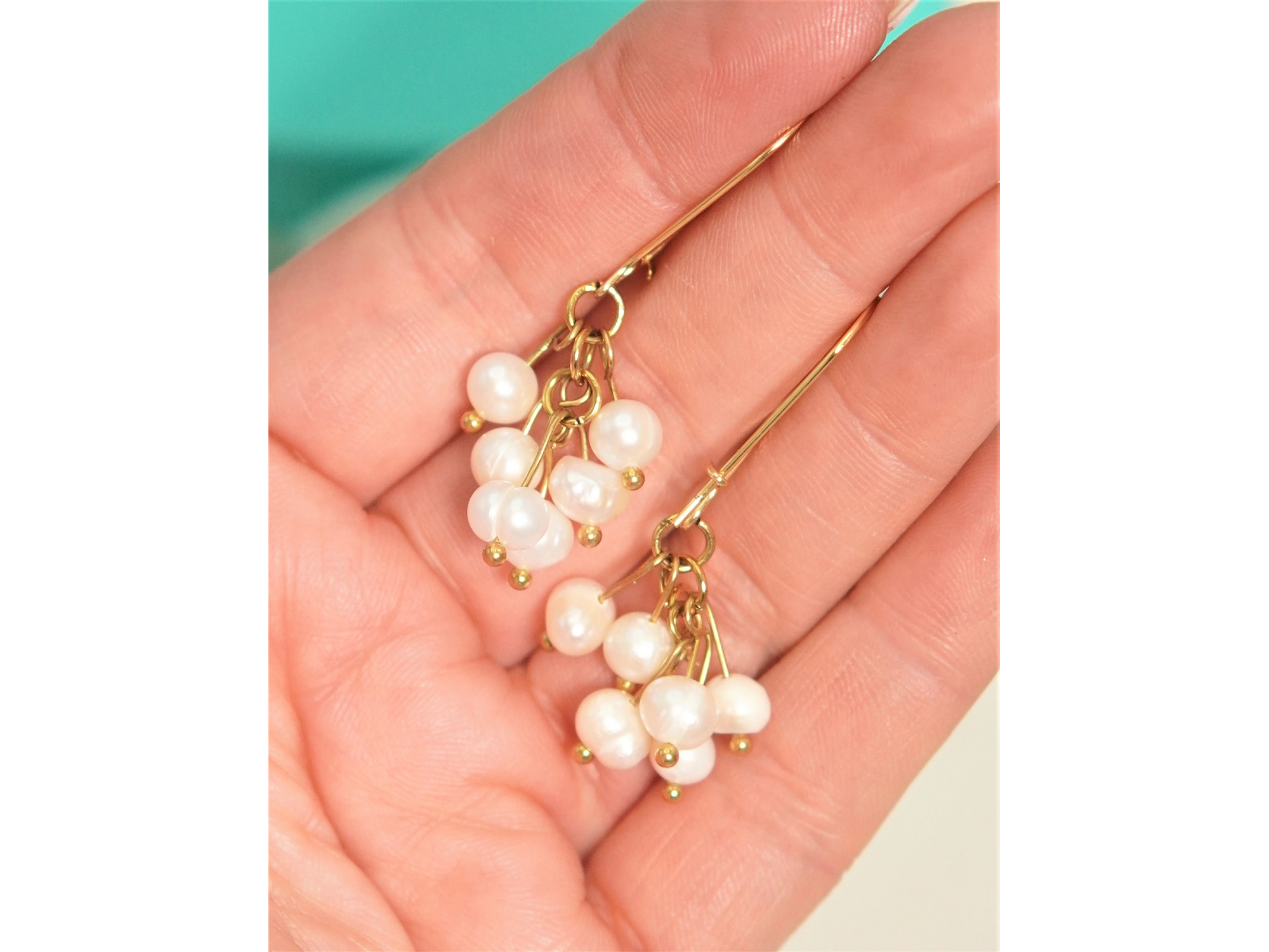 Aros largos ramillete Marella perlas de rio chapada en oro 18k Riviere 9