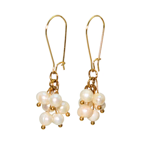 Aros largos ramillete Marella perlas de rio chapada en oro 18k Riviere