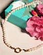 Gargantilla choker Cordelia perlas naturales de rio chapado en oro 18k Riviere - Miniatura 6