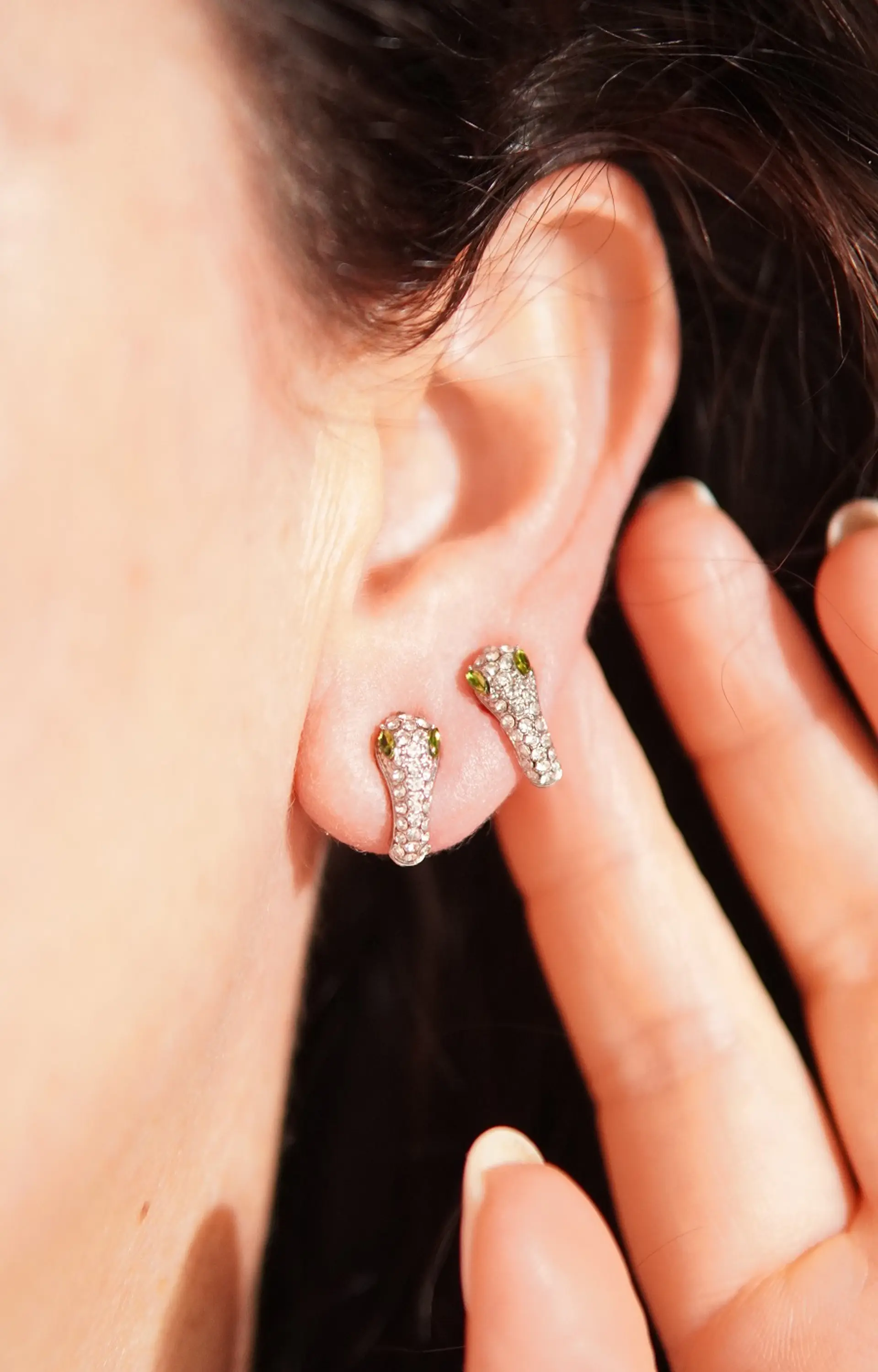 Aros sin perforacion serpiente Cleo clip zirconias verdes 3