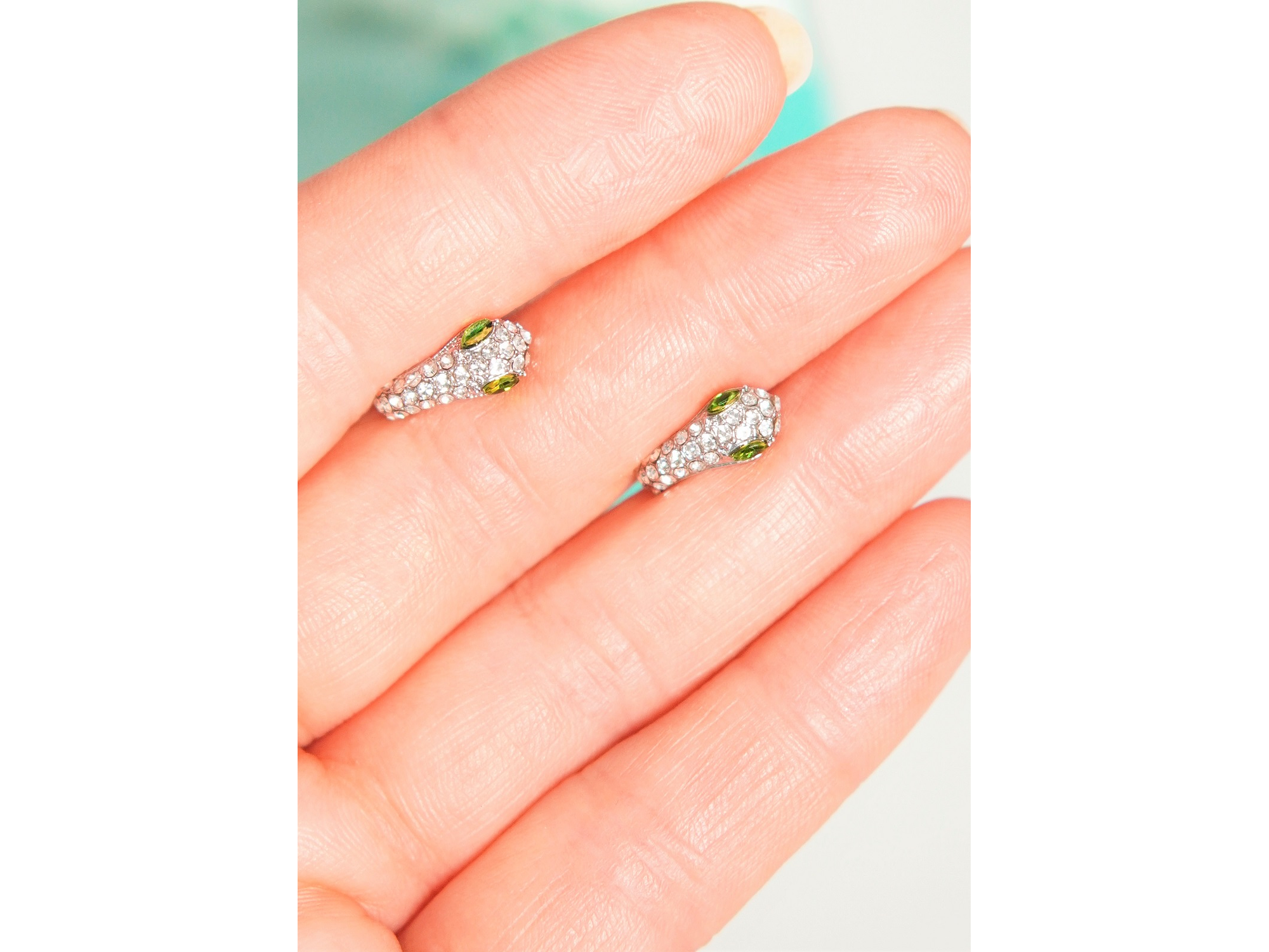 Aros sin perforacion serpiente Cleo clip zirconias verdes 10