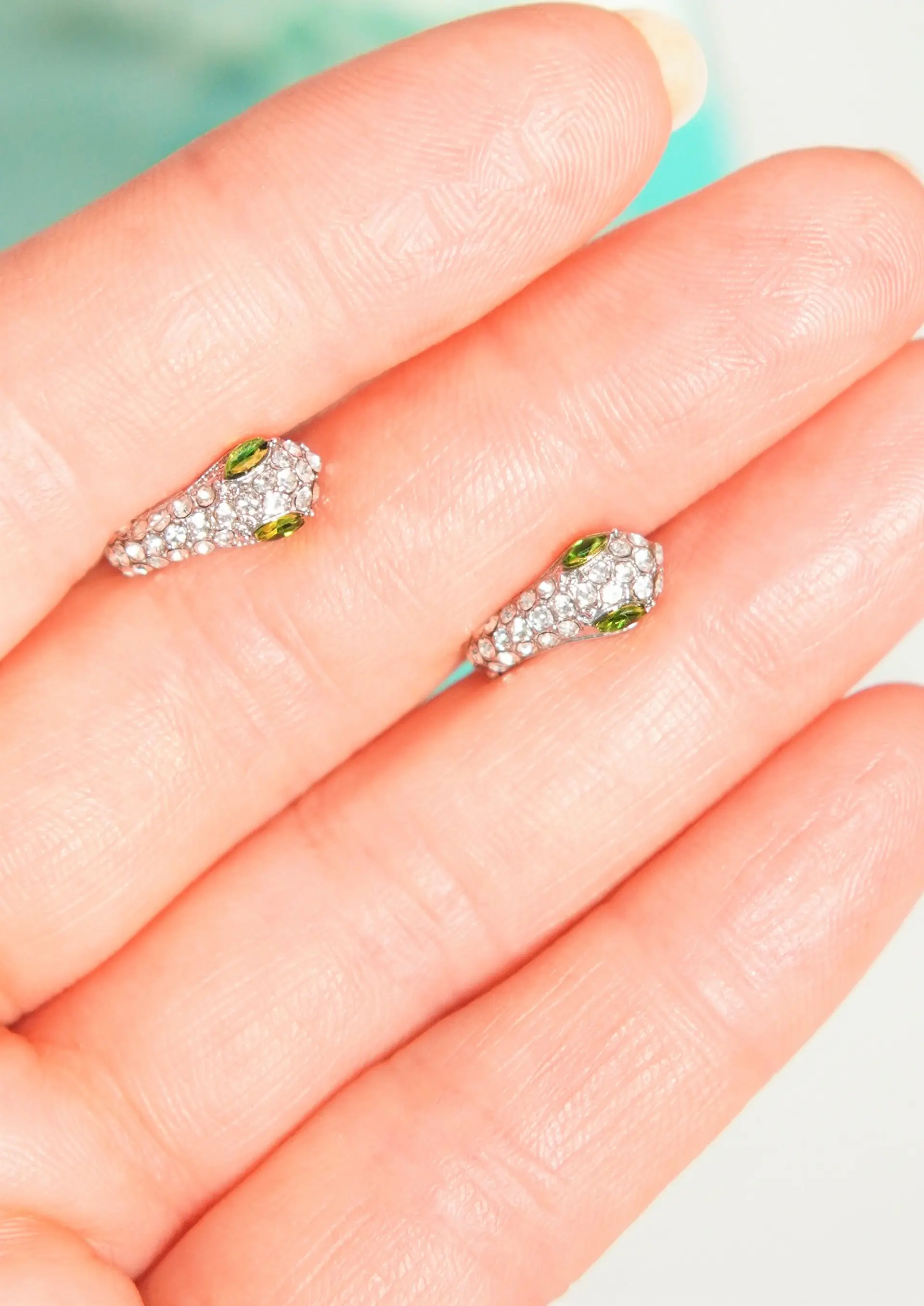 Aros sin perforacion serpiente Cleo clip zirconias verdes 10