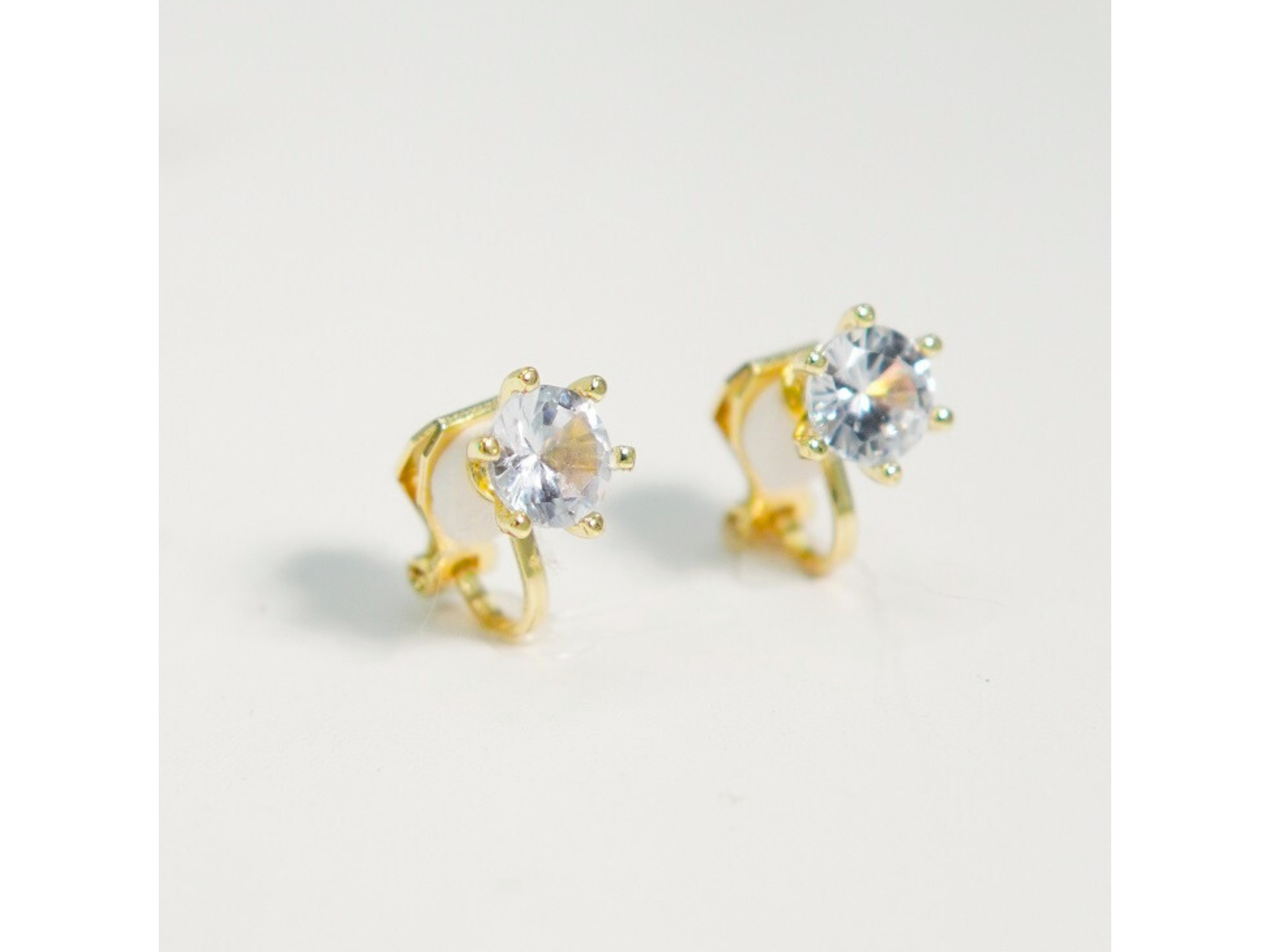 Aros Elizabeth punto de luz elegante chapado en oro 14k 7