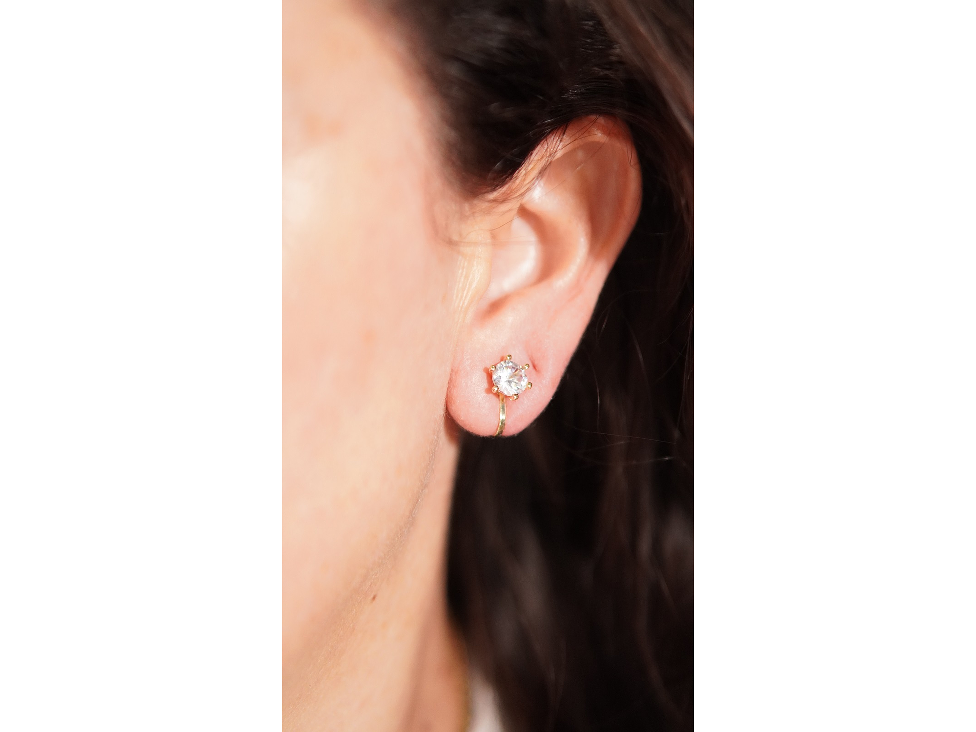 Aros Elizabeth punto de luz elegante chapado en oro 14k 8