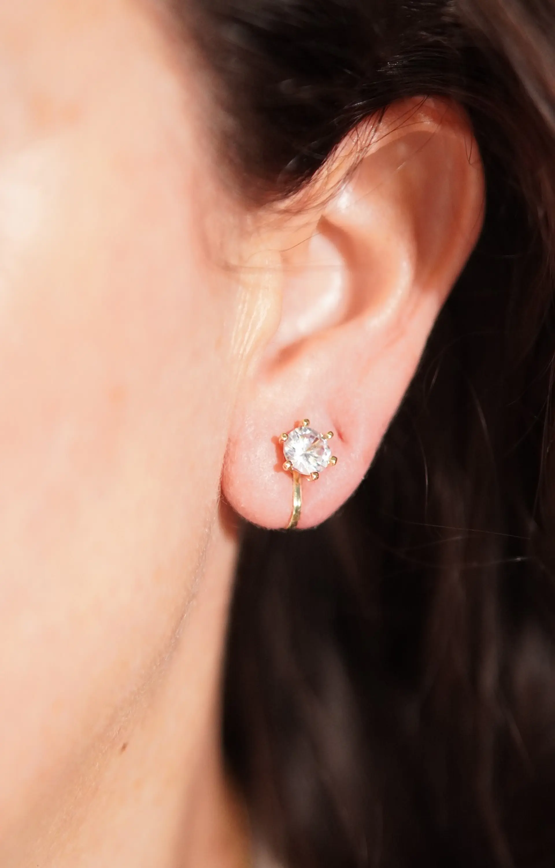 Aros Elizabeth sin perforacion punto de luz elegante chapado en oro 14k 8