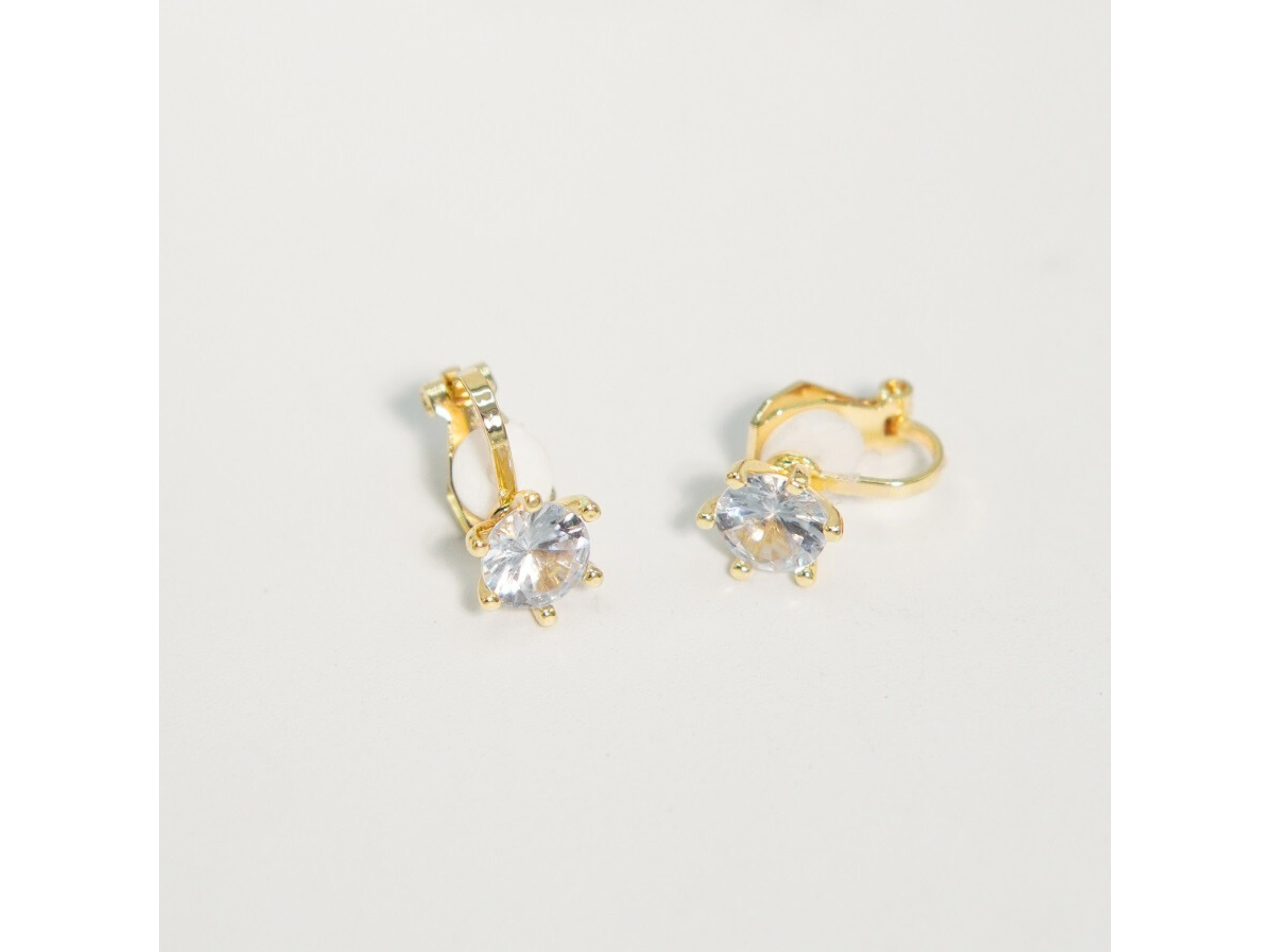 Aros Elizabeth punto de luz elegante chapado en oro 14k 11