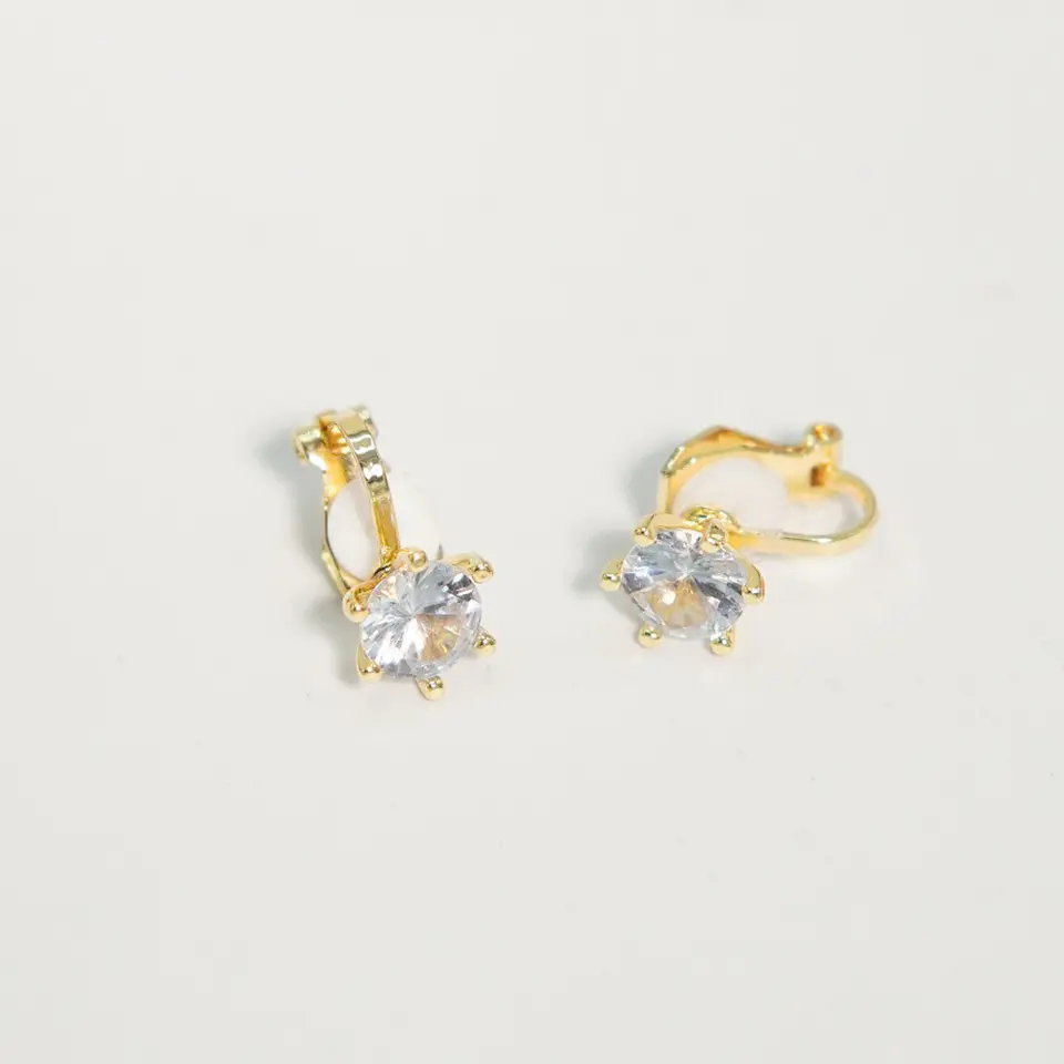 Aros Elizabeth sin perforacion punto de luz elegante chapado en oro 14k 11