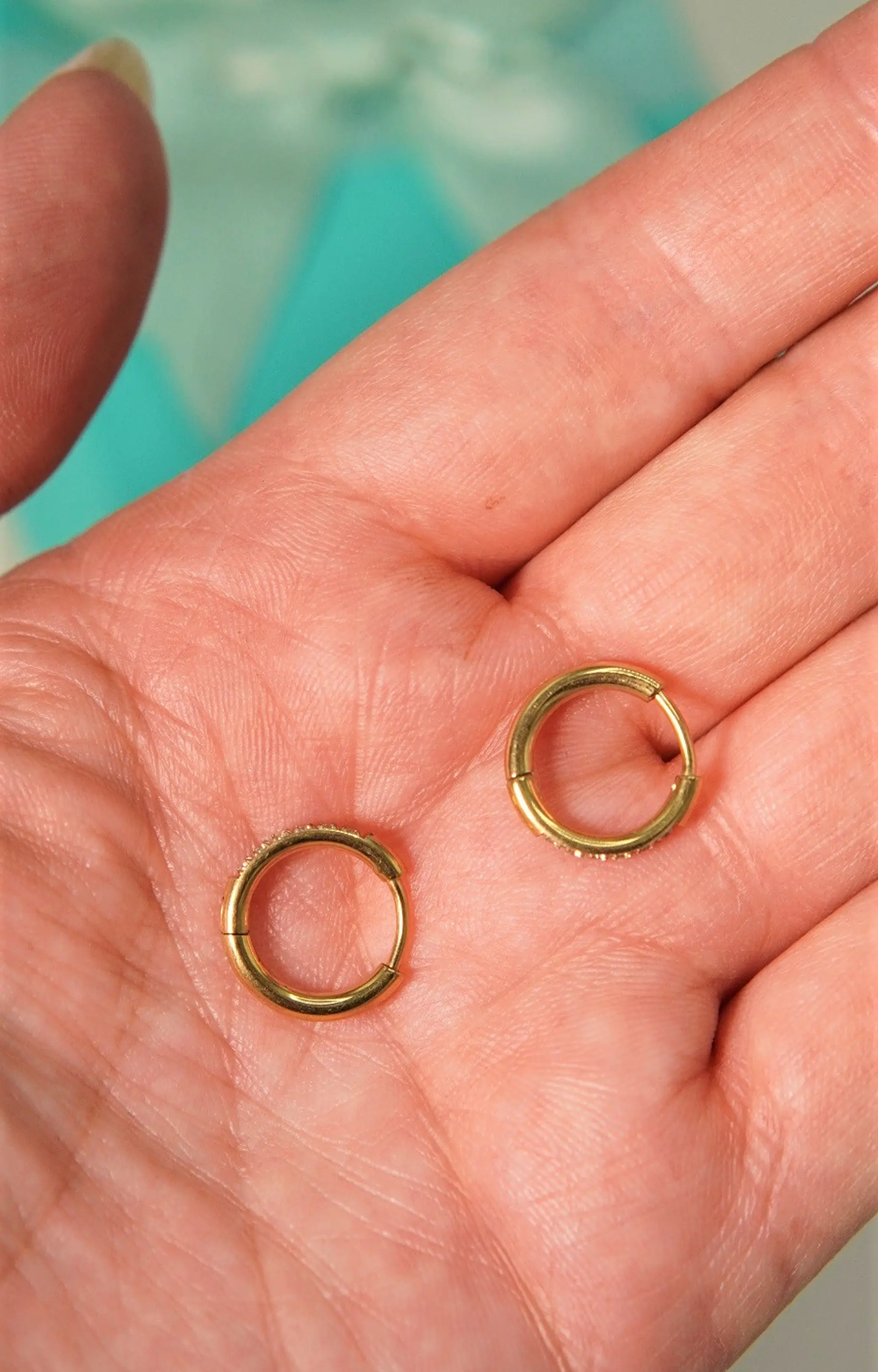Argollas Aura Shine 10mm Titanio Astm F136 Chapado En Oro 18k 5