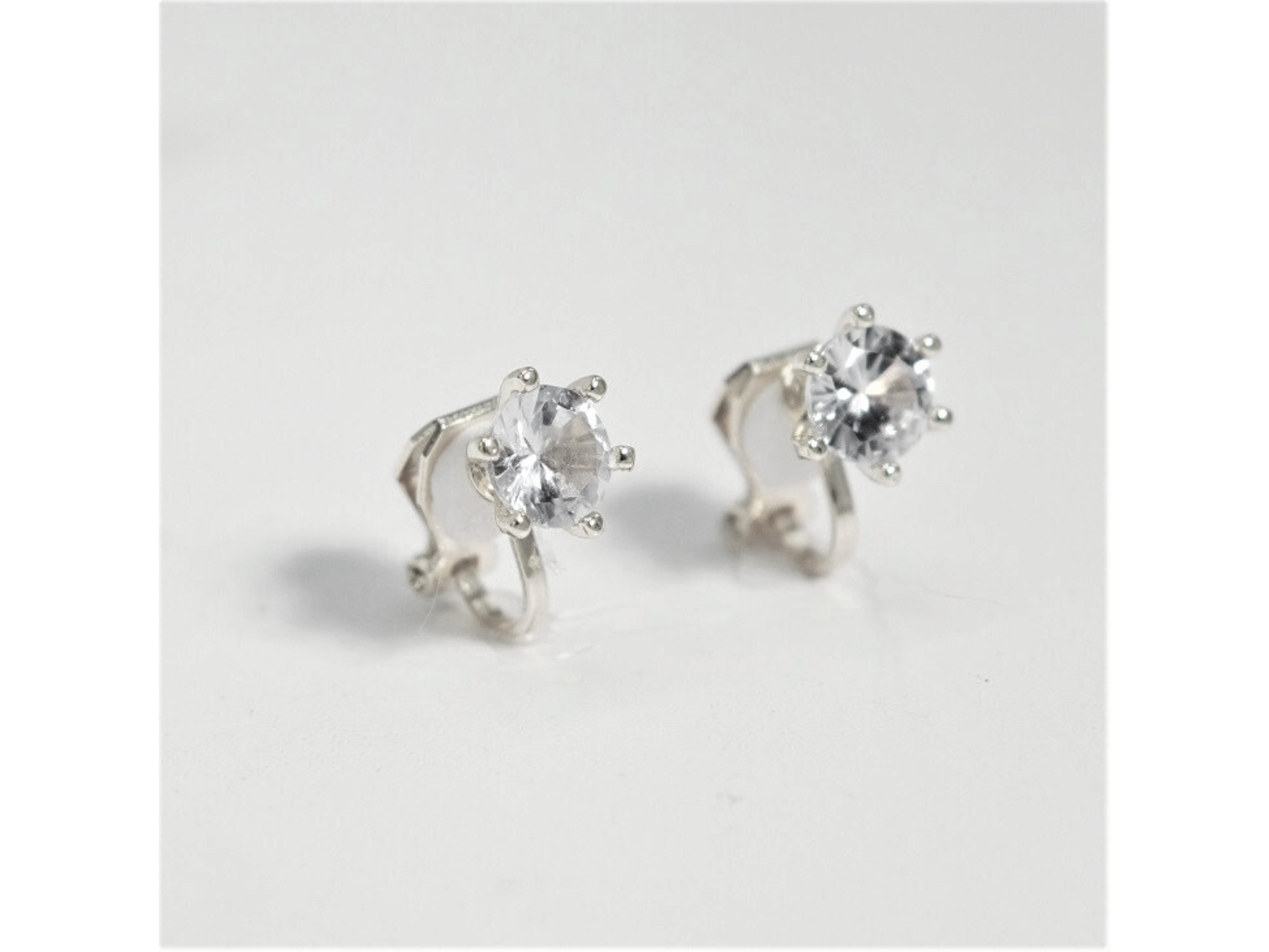 Aros Elizabeth sin perforacion punto de luz elegante plateados 10