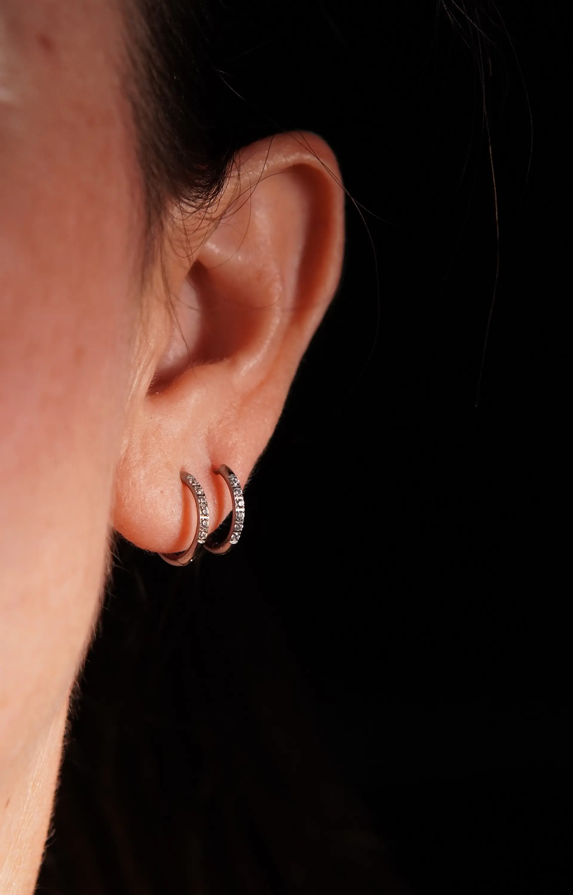 Argollas Aura Slim 10mm Zirconias titanio ASTM F136 cierre ballesta 2