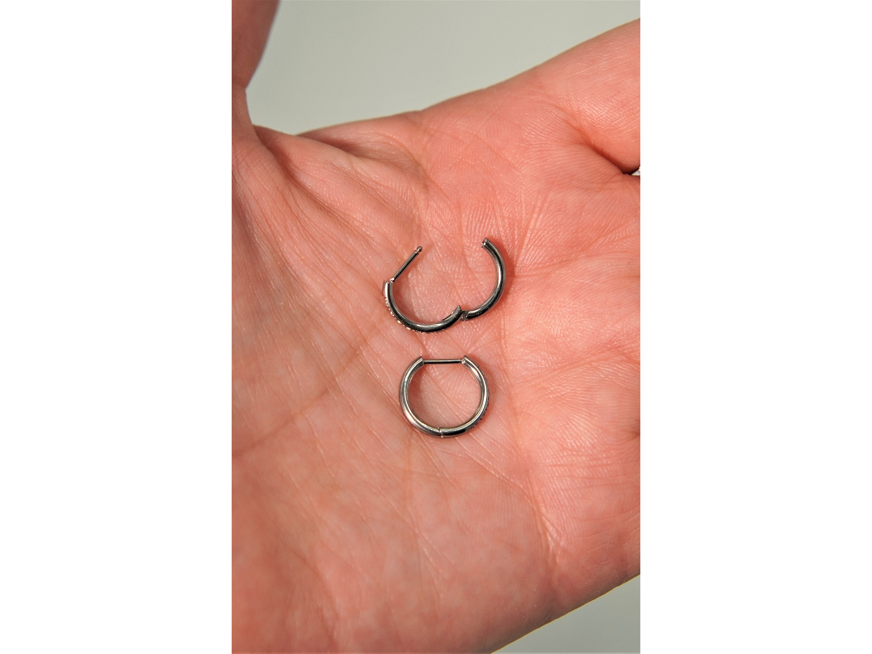 Argollas Aura Slim 10mm Zirconias titanio ASTM F136 cierre ballesta 7