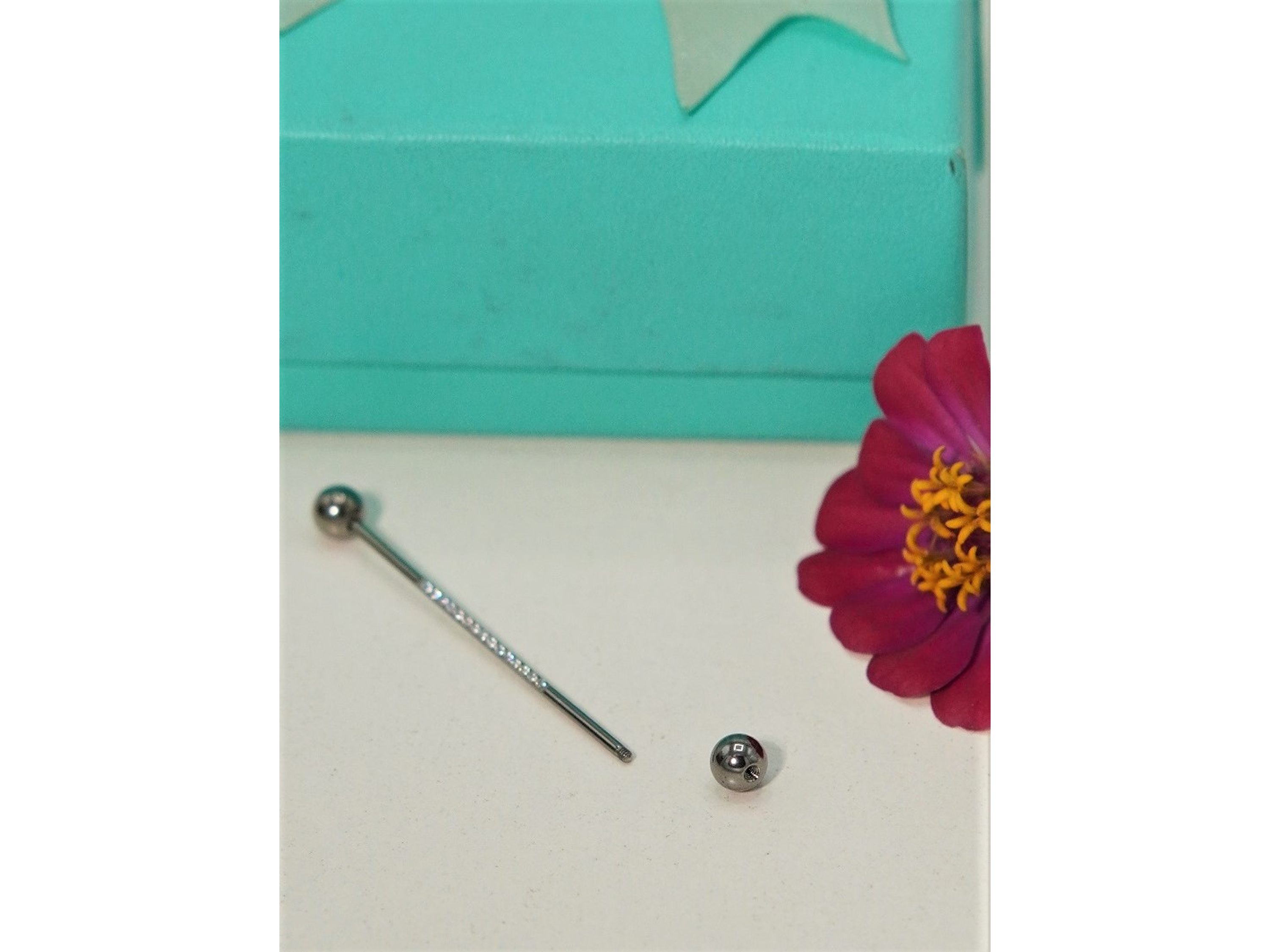 Piercing Industrial Titanio ASTM F-136 Plateado Zirconias 5