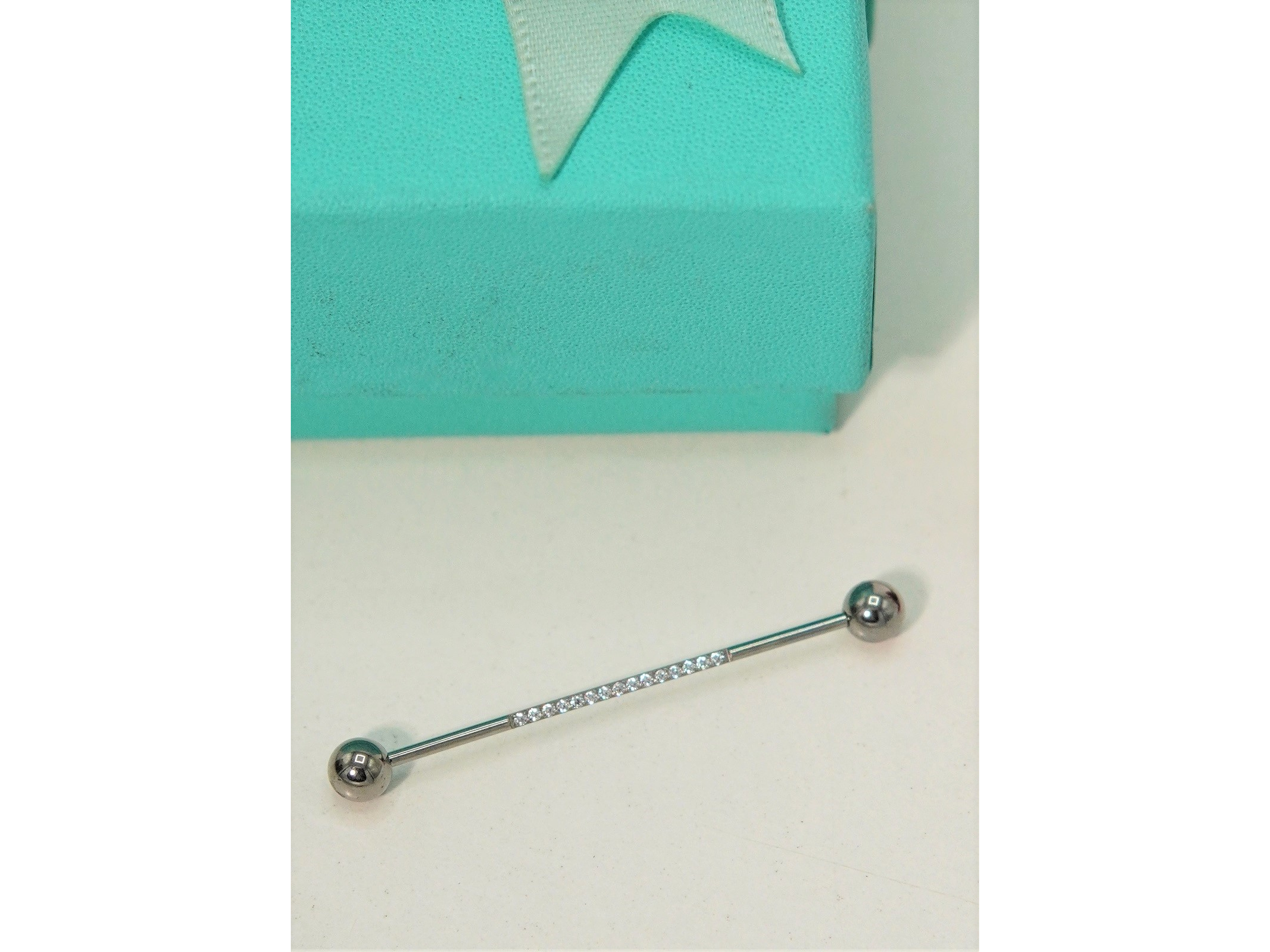 Piercing Industrial Titanio ASTM F-136 Plateado Zirconias 9