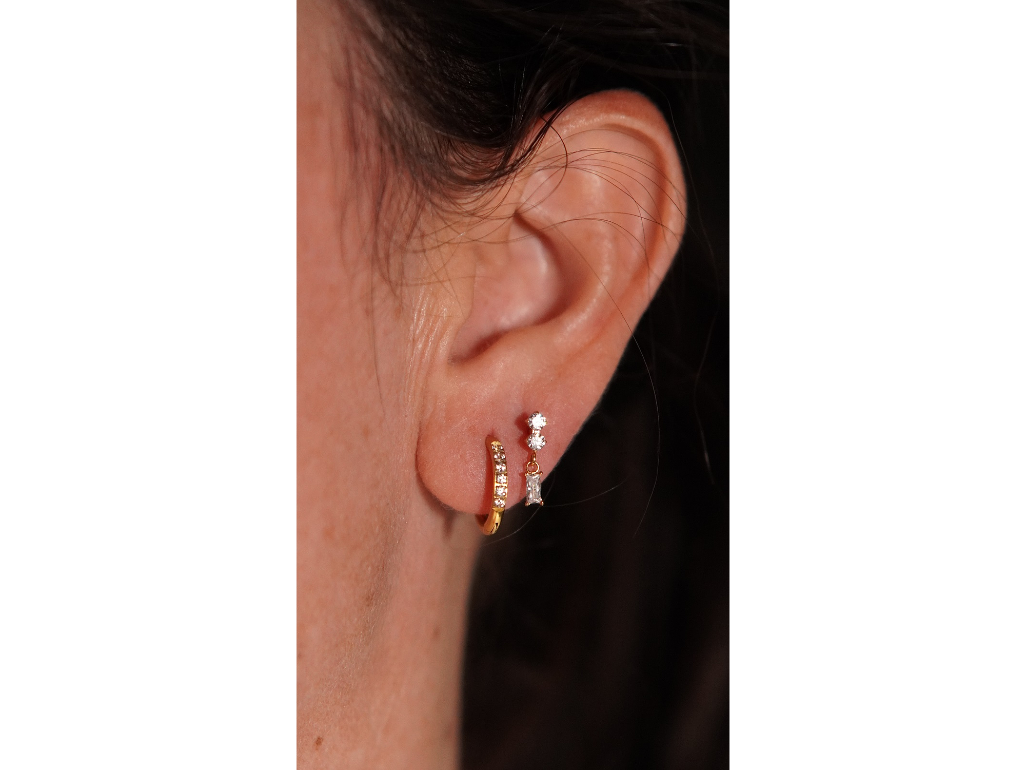 Piercing Ivis labret colgante zirconia 16G Titanio F136 dorado 2