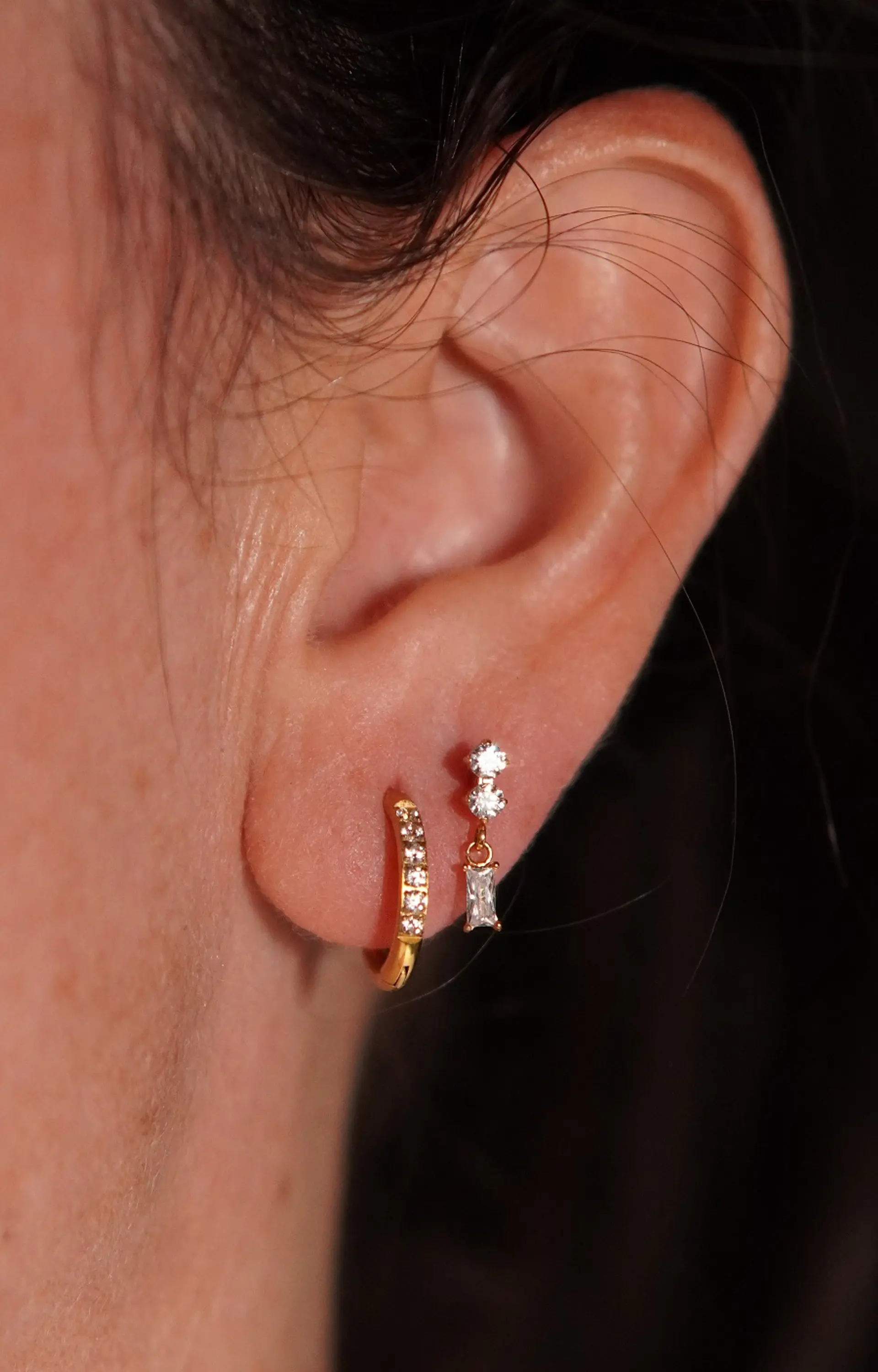 Piercing Ivis labret colgante zirconia 16G Titanio F136 dorado 2