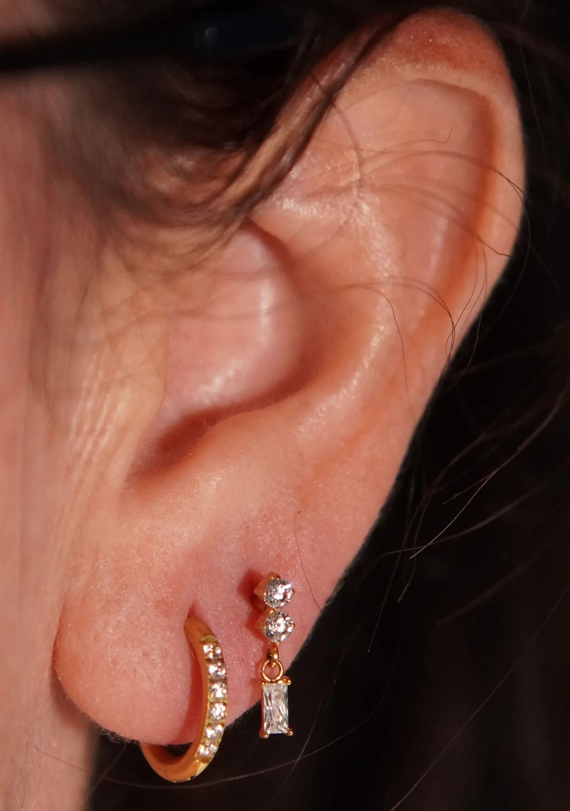Piercing Ivis labret colgante zirconia 16G Titanio F136 dorado 11