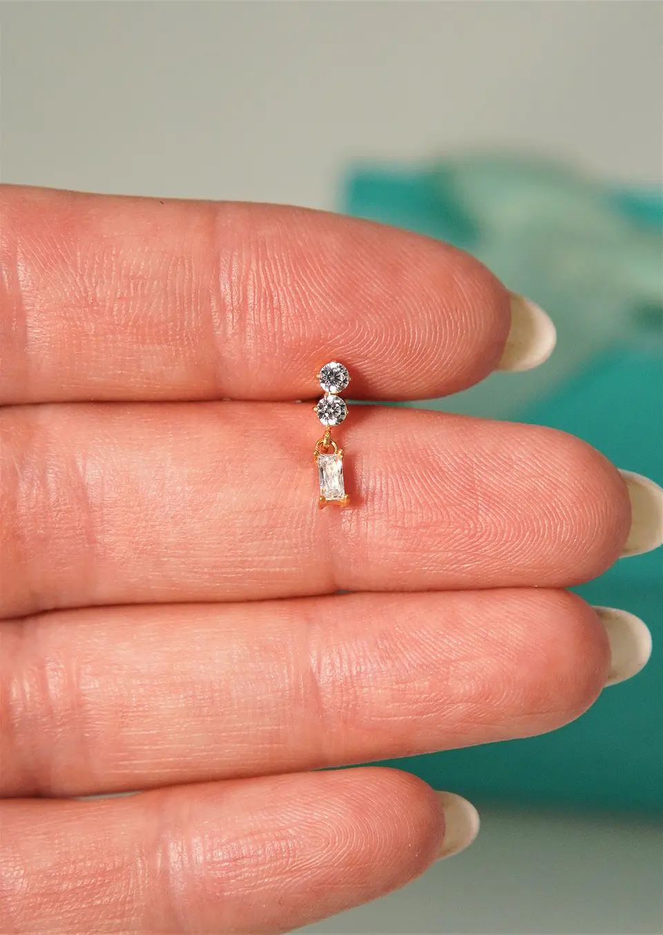 Piercing Ivis labret colgante zirconia 16G Titanio F136 dorado 5