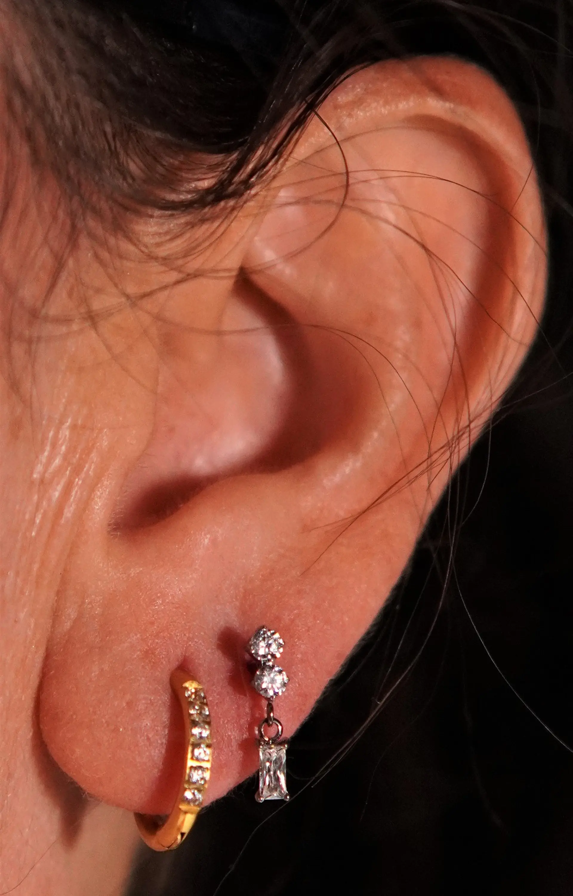Piercing Ivis labret colgante zirconia 16G Titanio F136 plateados 2