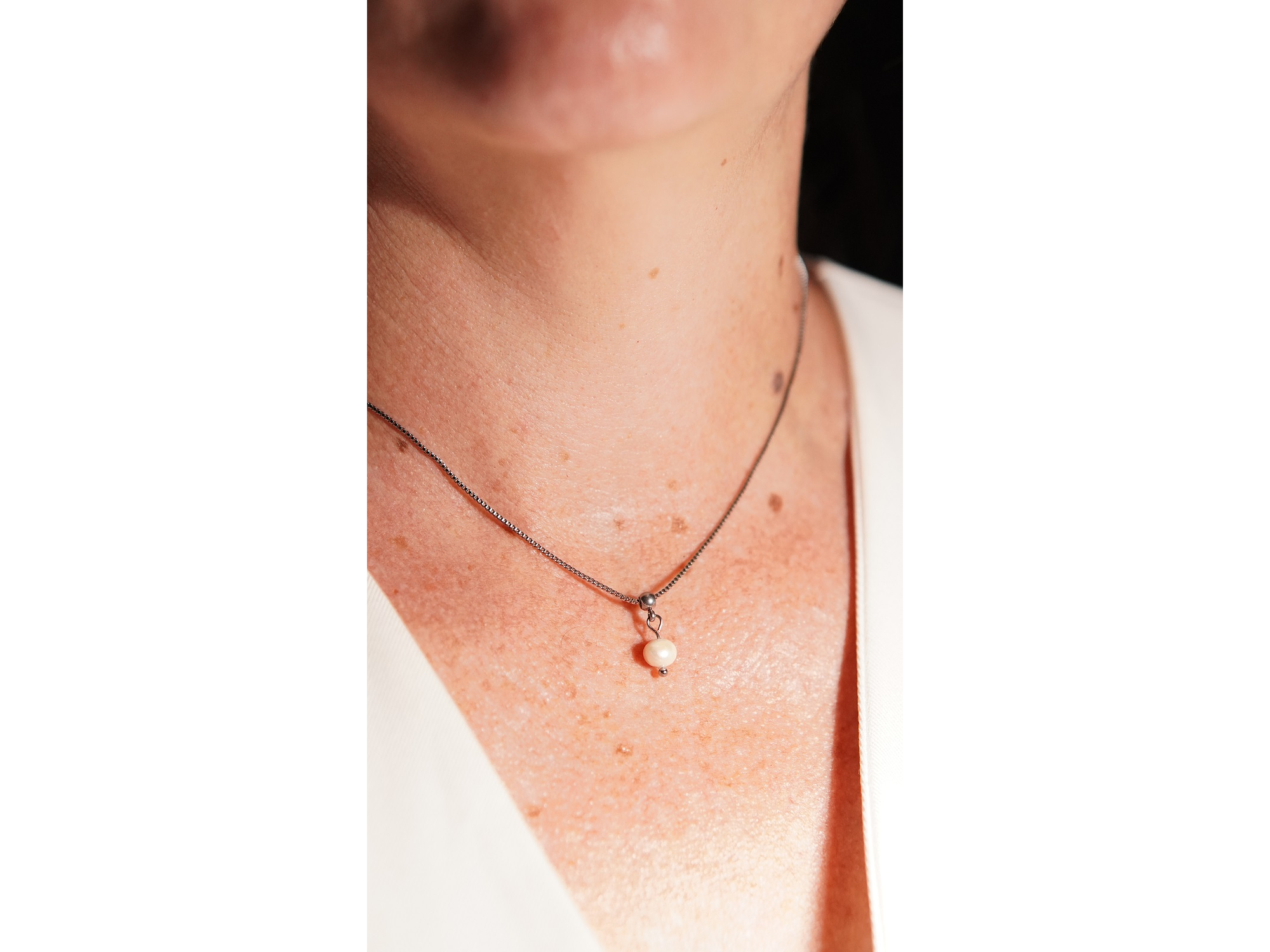 Collar ajustable Nerea perla de rio plateada Riviere 7